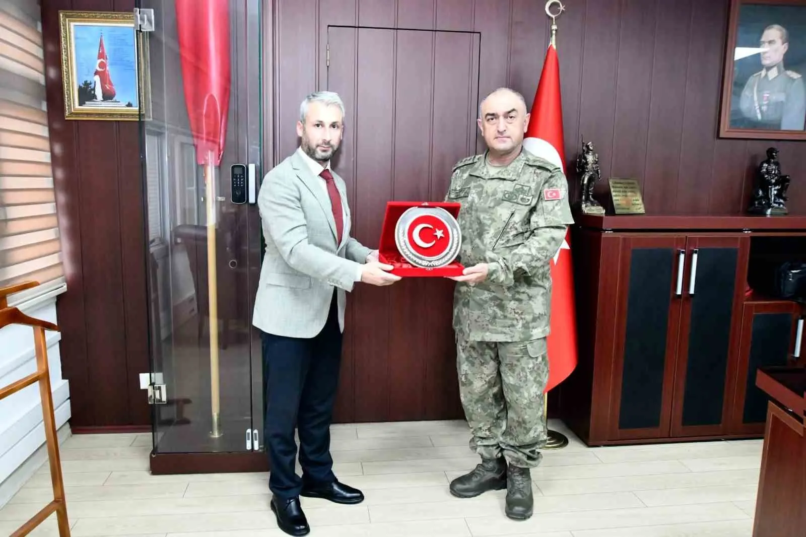 Manisa'da vefa buluşması: Şehit yakınları ve gazilerden komutanlığa ziyaret