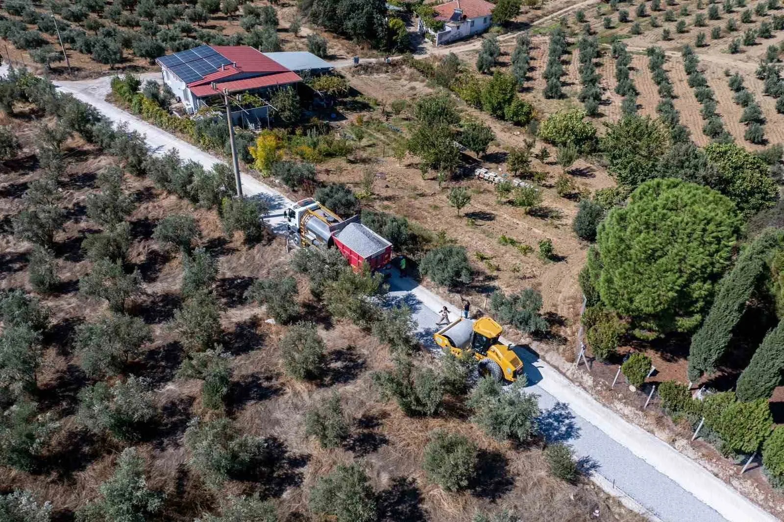 Köprübaşı’nda ulaşım konforu arttı: İki mahallede asfalt seferberliği