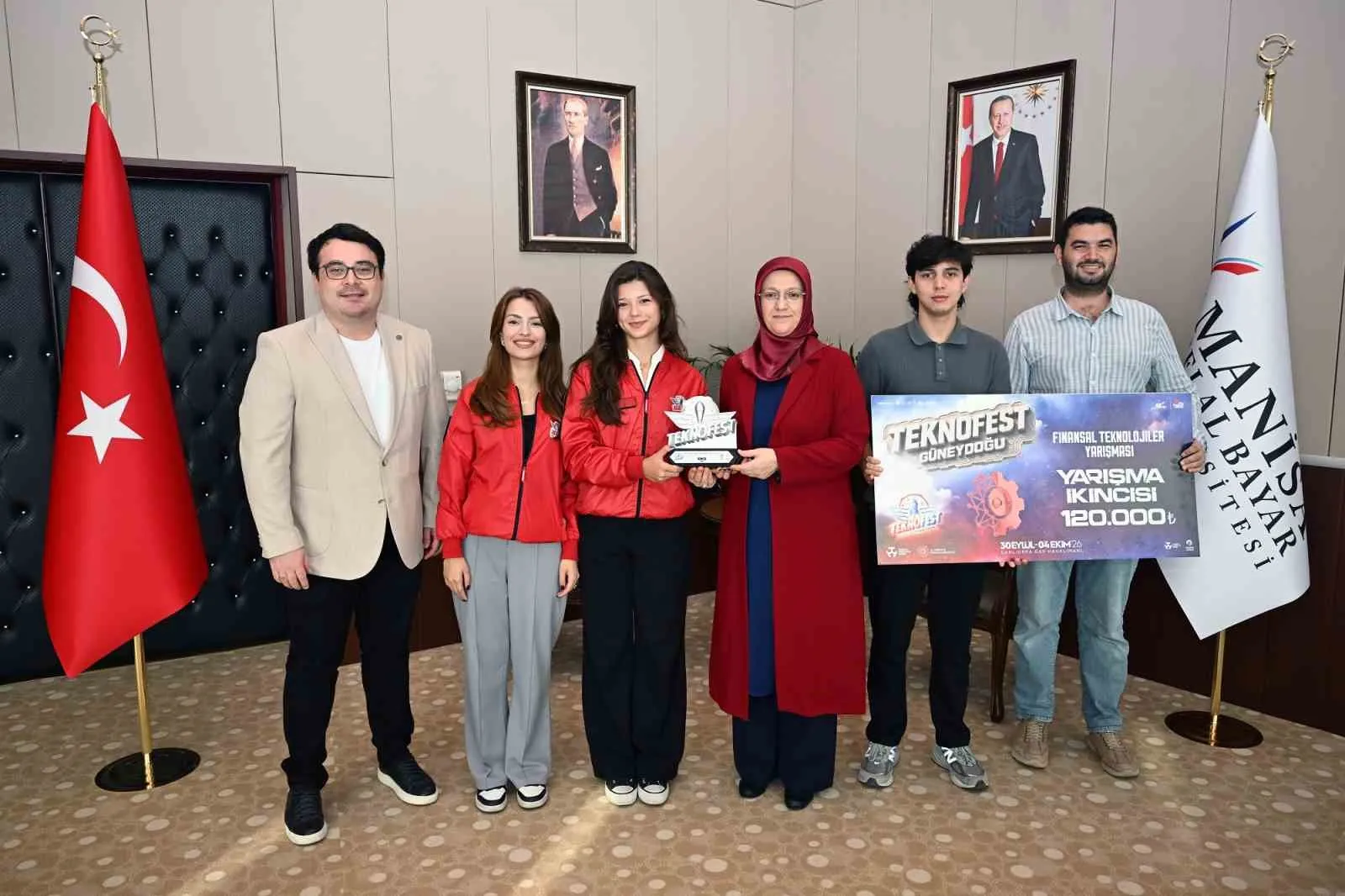 MCBÜ’lü gençlerden TEKNOFEST’te çifte gurur: Hem finans hem edebiyat ödülü