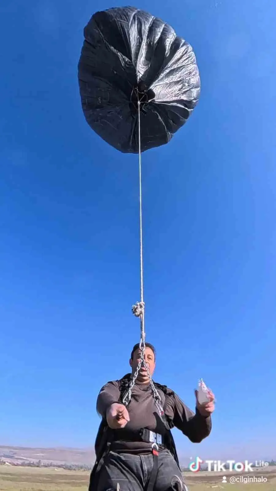 Afyonlu mucidin sıra dışı gökyüzü hayali: Çöp poşetlerinden uçan balon yaptı