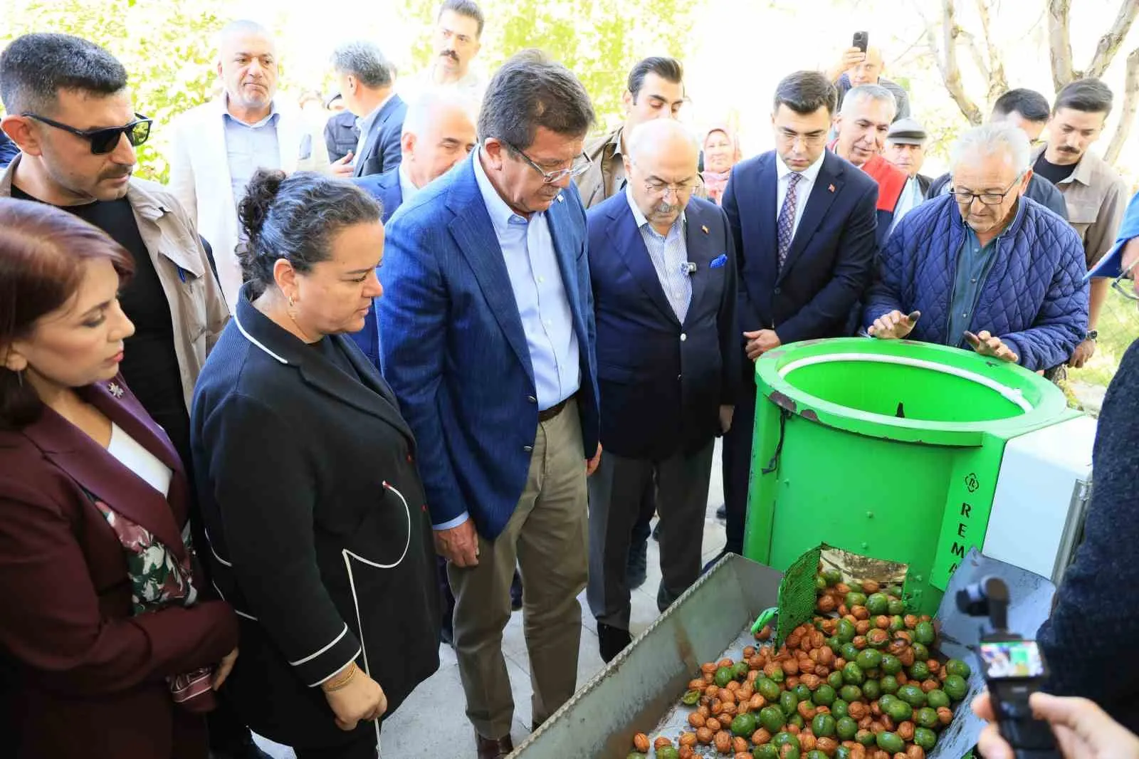 Denizli’nin tarım üssü Çameli’de hedef zirve: Ceviz hasadı başladı