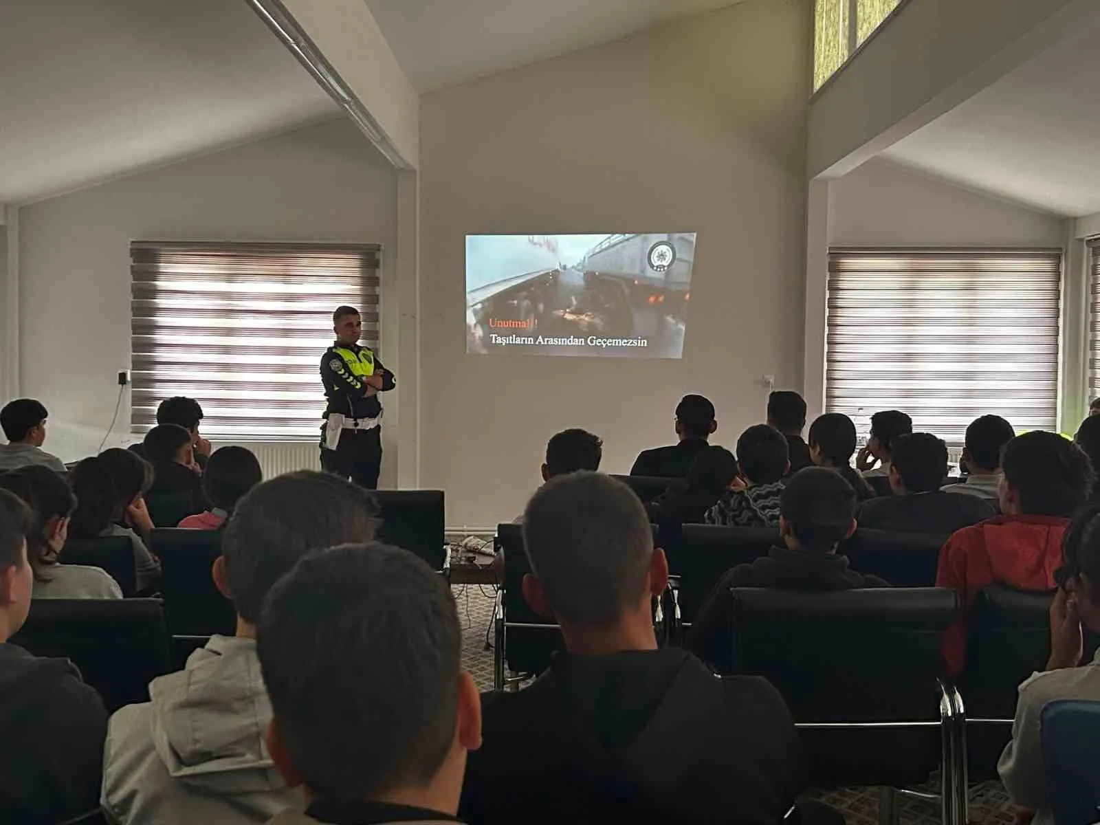 Baklan'da emniyetten kapsamlı seferberlik: Hem öğrenciler hem veliler bilgilendirildi