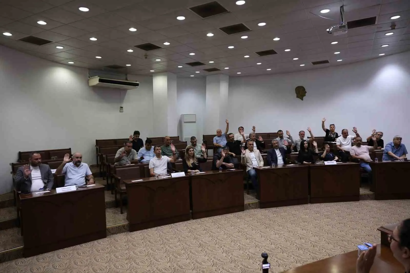 Nazilli'de esnafın yüzünü güldüren karar: Başkan Tetik'ten ruhsat ücretlerine müdahale