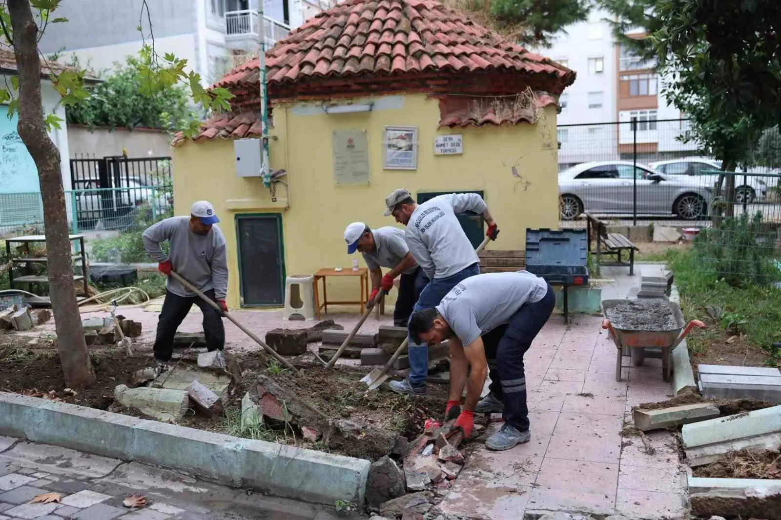 Manisa’da tarihi dokuya estetik dokunuş: Türbe çevresi yenilendi