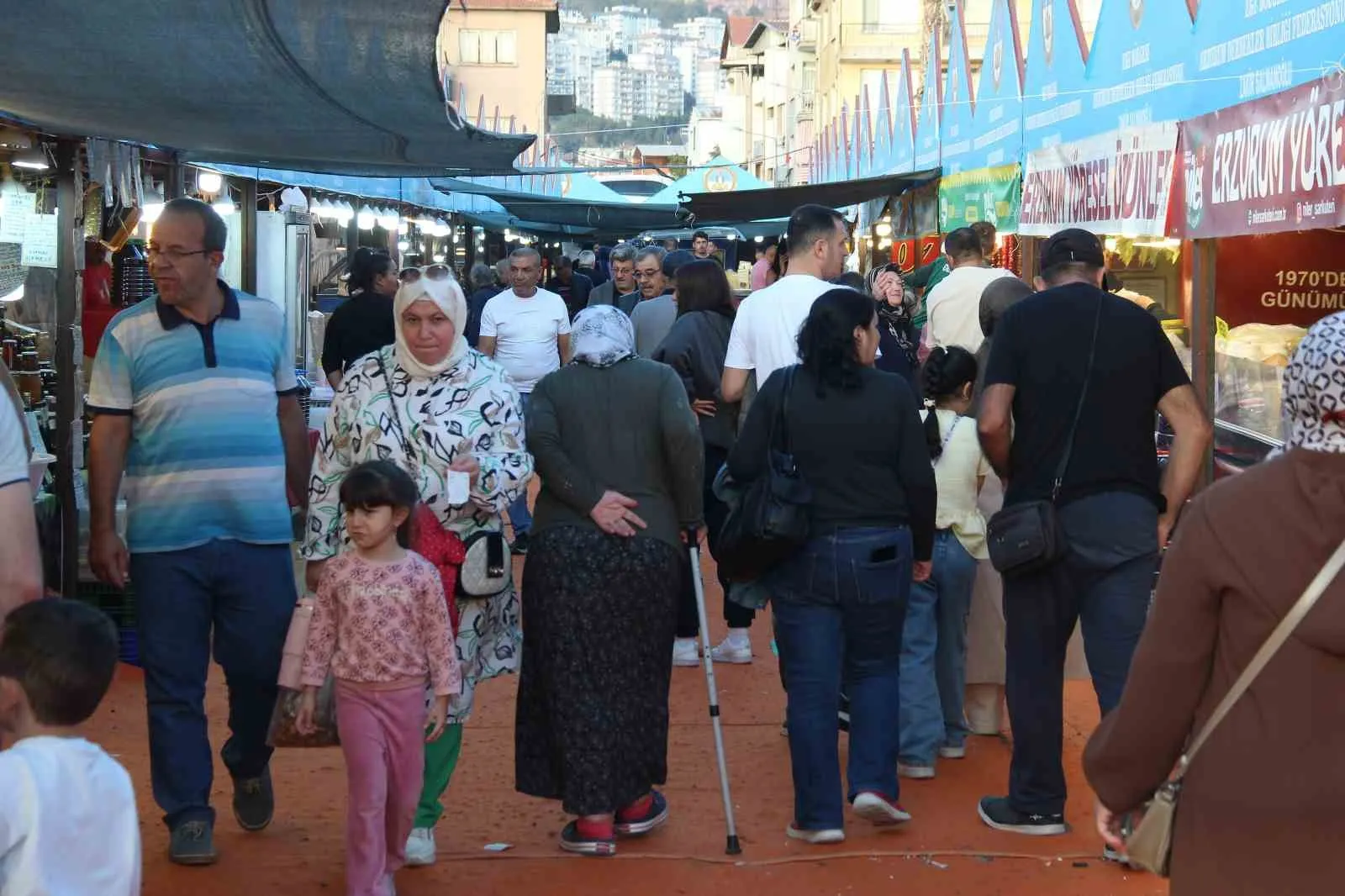 İzmir’de Erzurum esintisi: 60 bin şişlik lezzet şöleni başladı