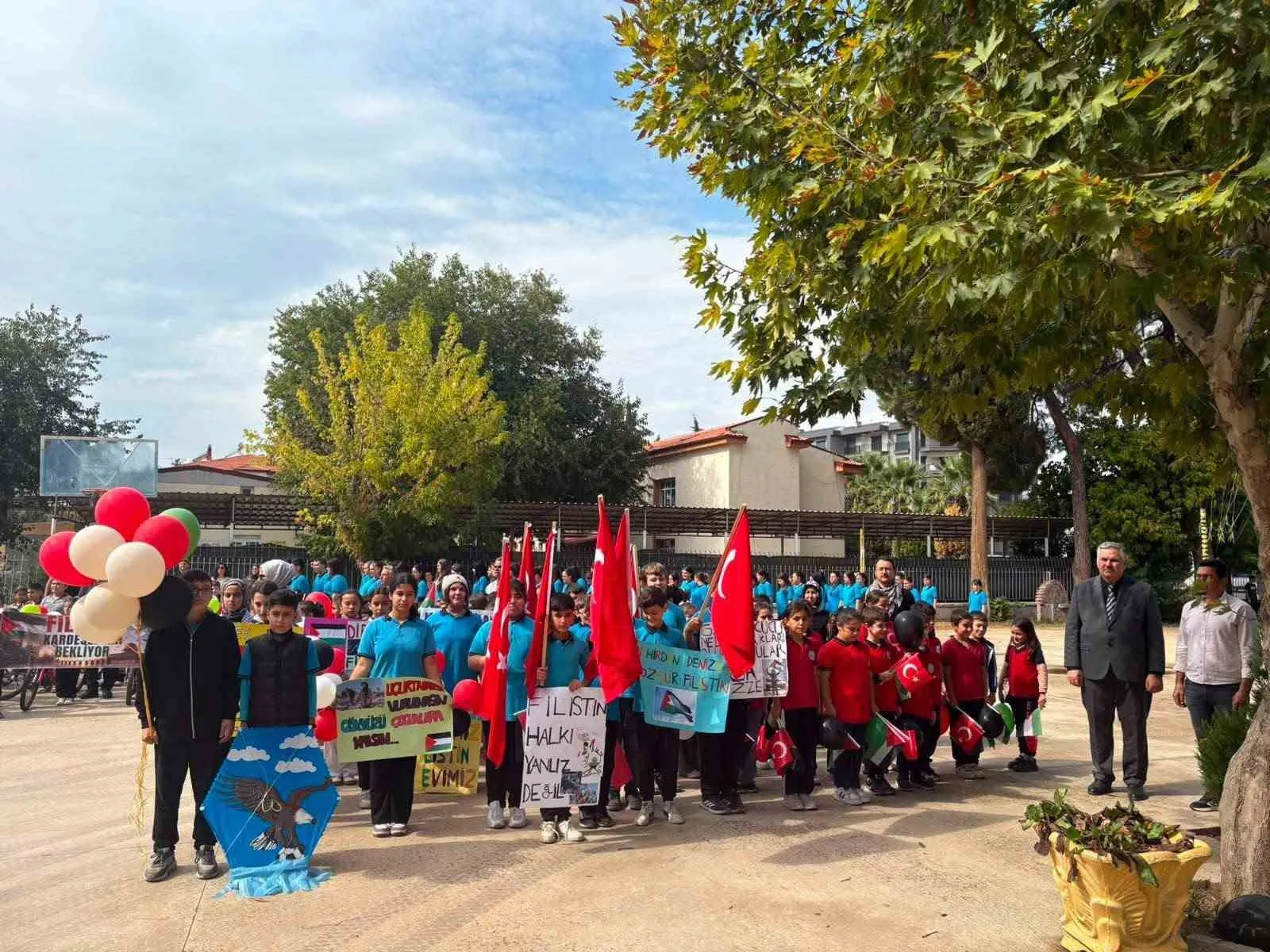 Sarıgöl’ün minik kalplerinden Gazze’ye umut dolu mesaj: Gökyüzü çocuklara kalsın