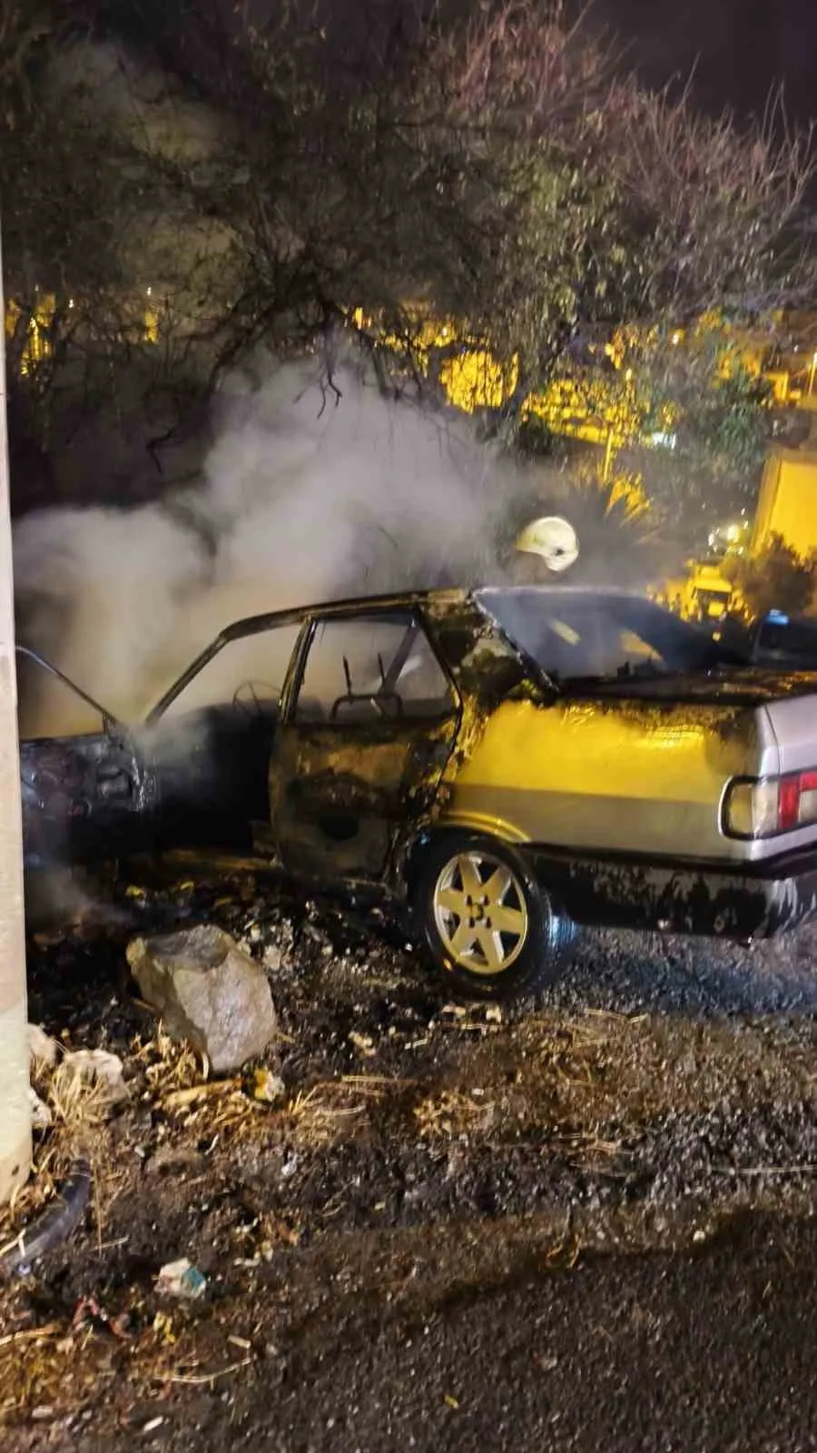 Bodrum'da şans eseri facia önlendi: Kaza yapan araç küle döndü