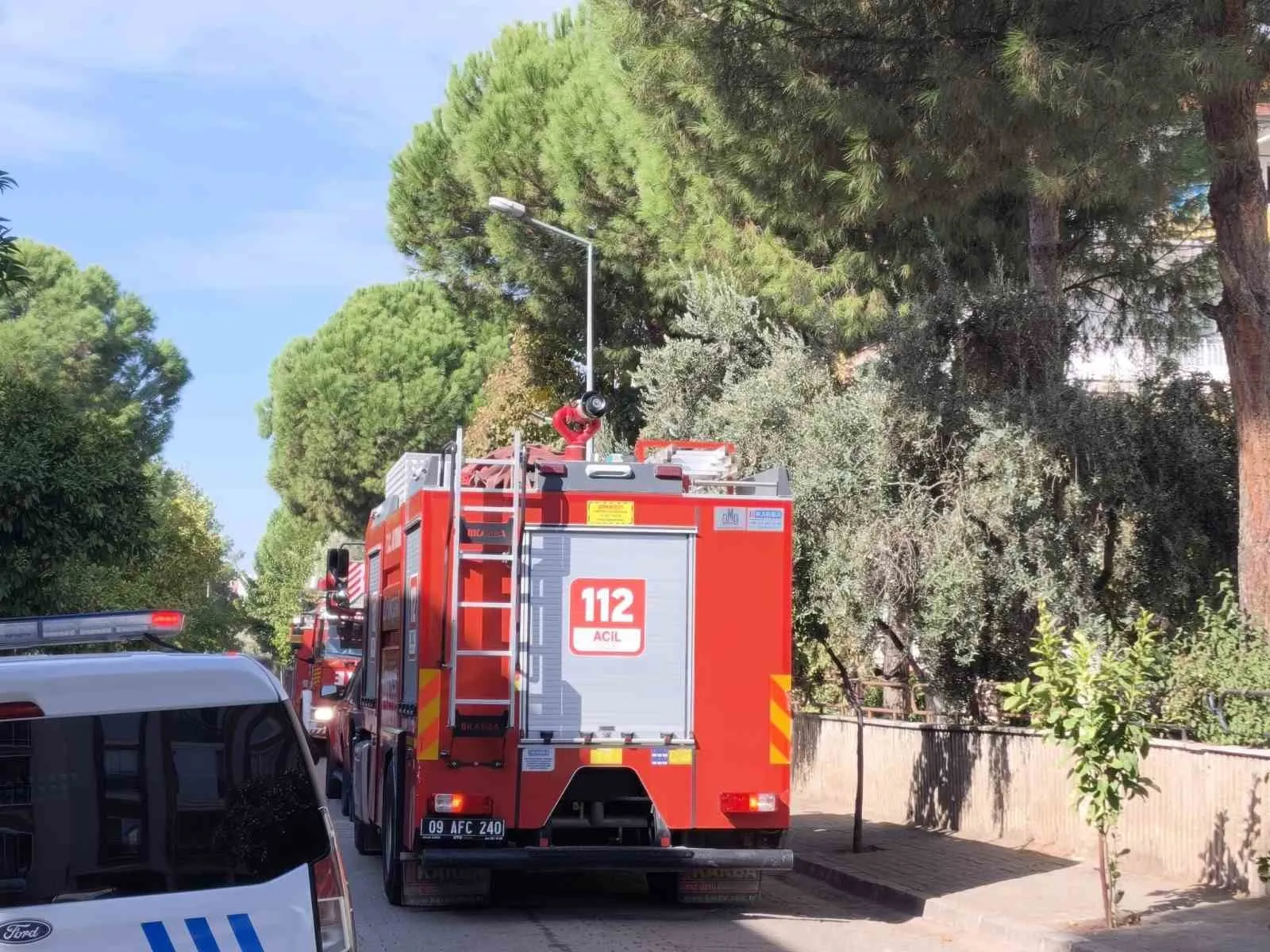 Efeler'de mutfakta korku dolu anlar: Yemek yaparken alevler yükseldi