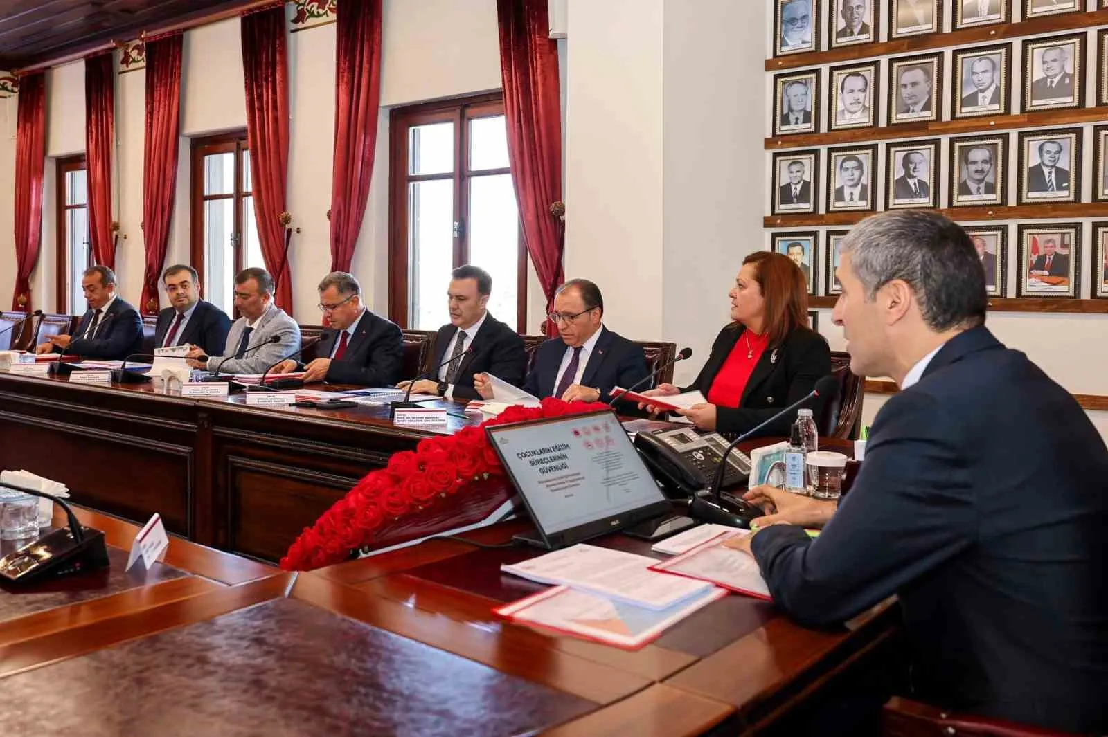Afyonkarahisar'da egitim yuvalarinda guvenlik zirvesi: Vali Aktas'tan net talimat