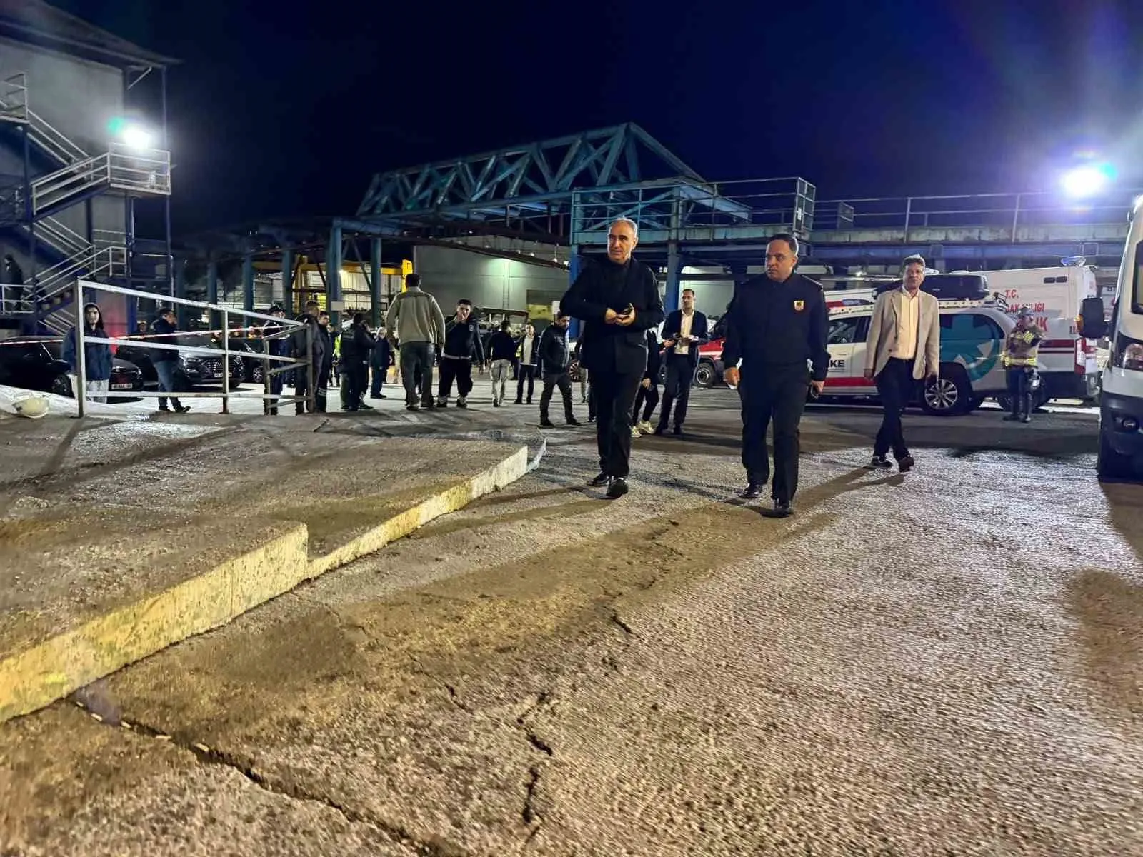 Soma'da maden faciası: Vali Özkan'dan acı haber ve seferberlik açıklaması