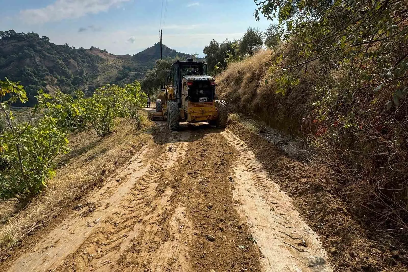 Efeler'de yağışın izleri silindi: Kapanan yollar trafiğe açıldı