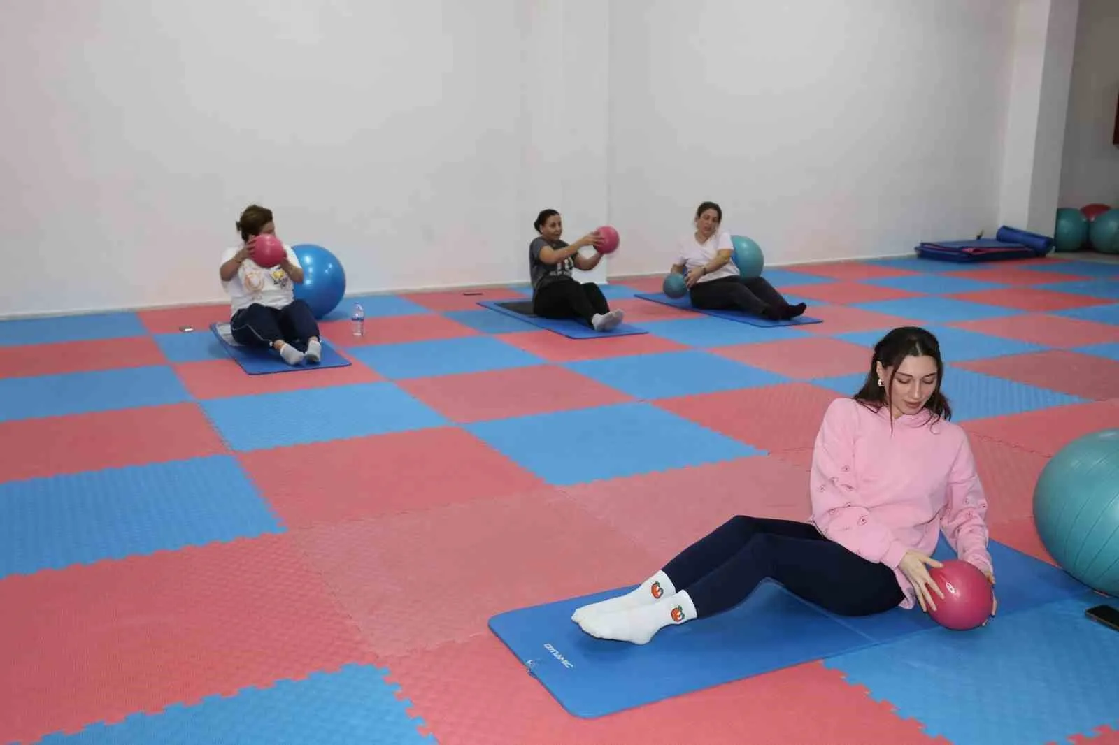 Şehzadeler’de kadınların yeni adresi: Sporla gelen zindelik