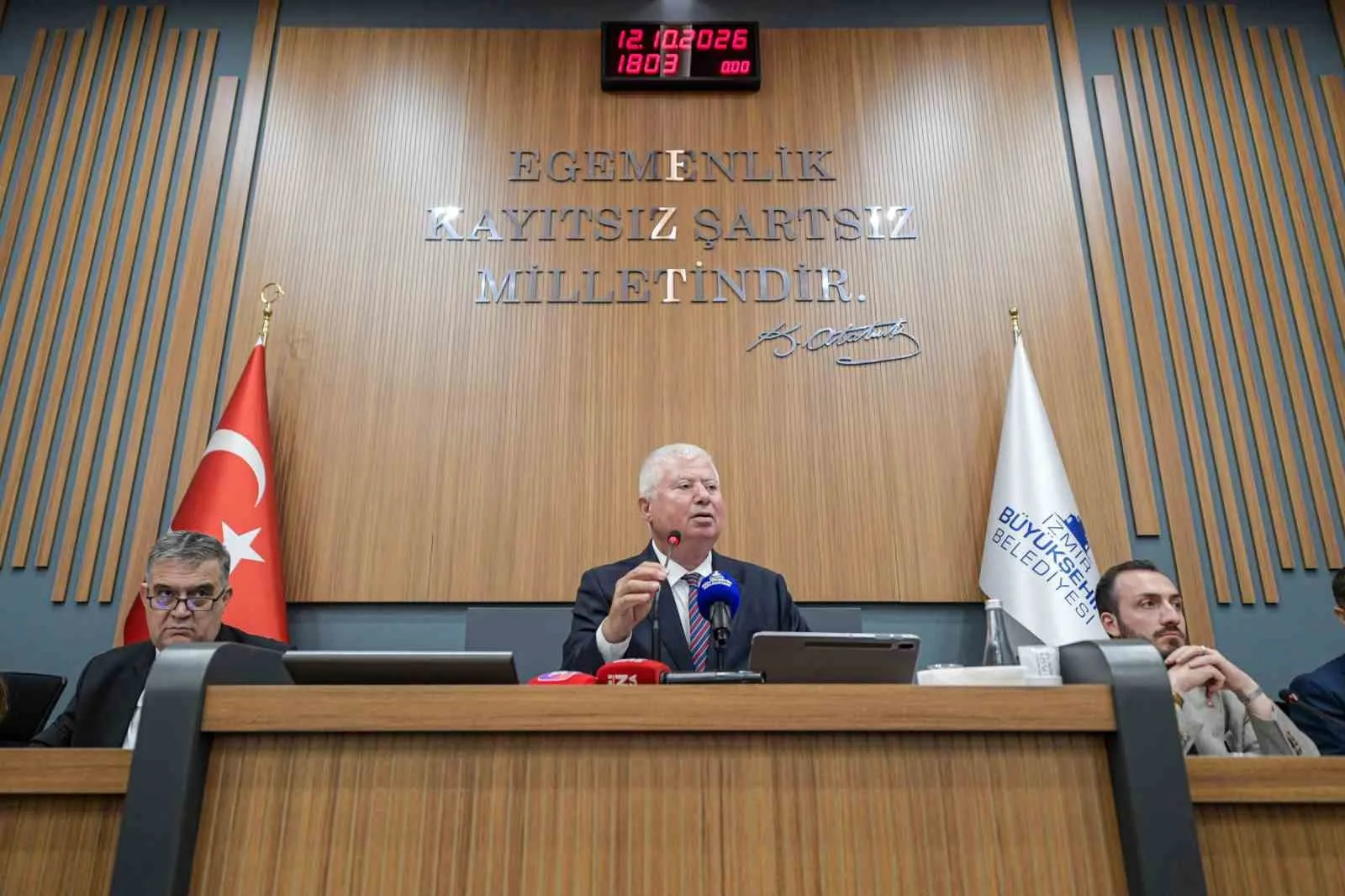 İzmir Büyükşehir Meclisi’nde 90 dakika krizi: AK Parti’den sert tepki