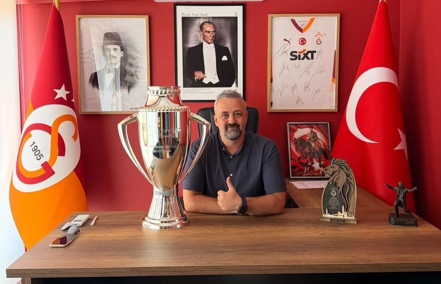 Sarı kırmızılılardan öğrencilere umut ışığı: Salihli'de 16 gence eğitim eli