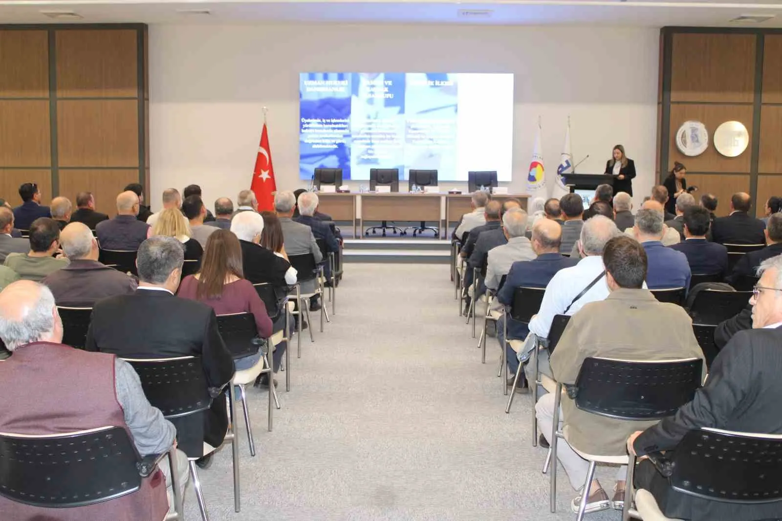 Aydın'da zeytin zirvesi: Sektörün geleceği ve ihracat engelleri masaya yatırıldı
