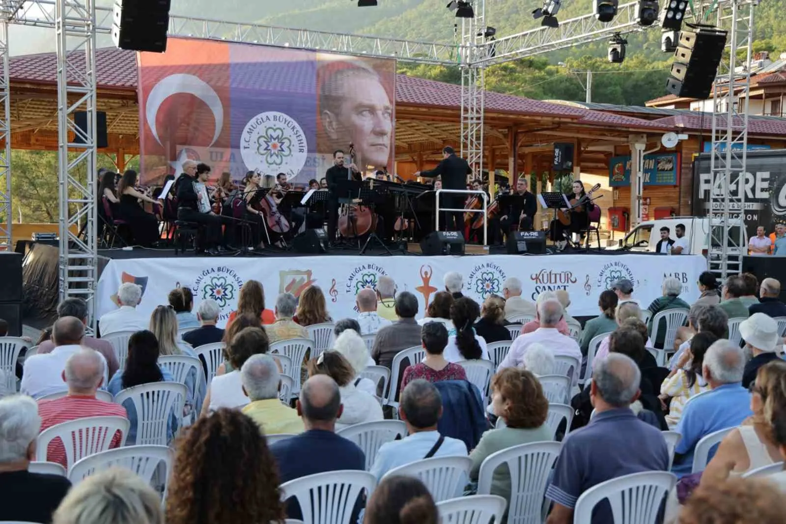 Akyaka'da sanat ve vefa buluşması: Efsane isimler unutulmadı