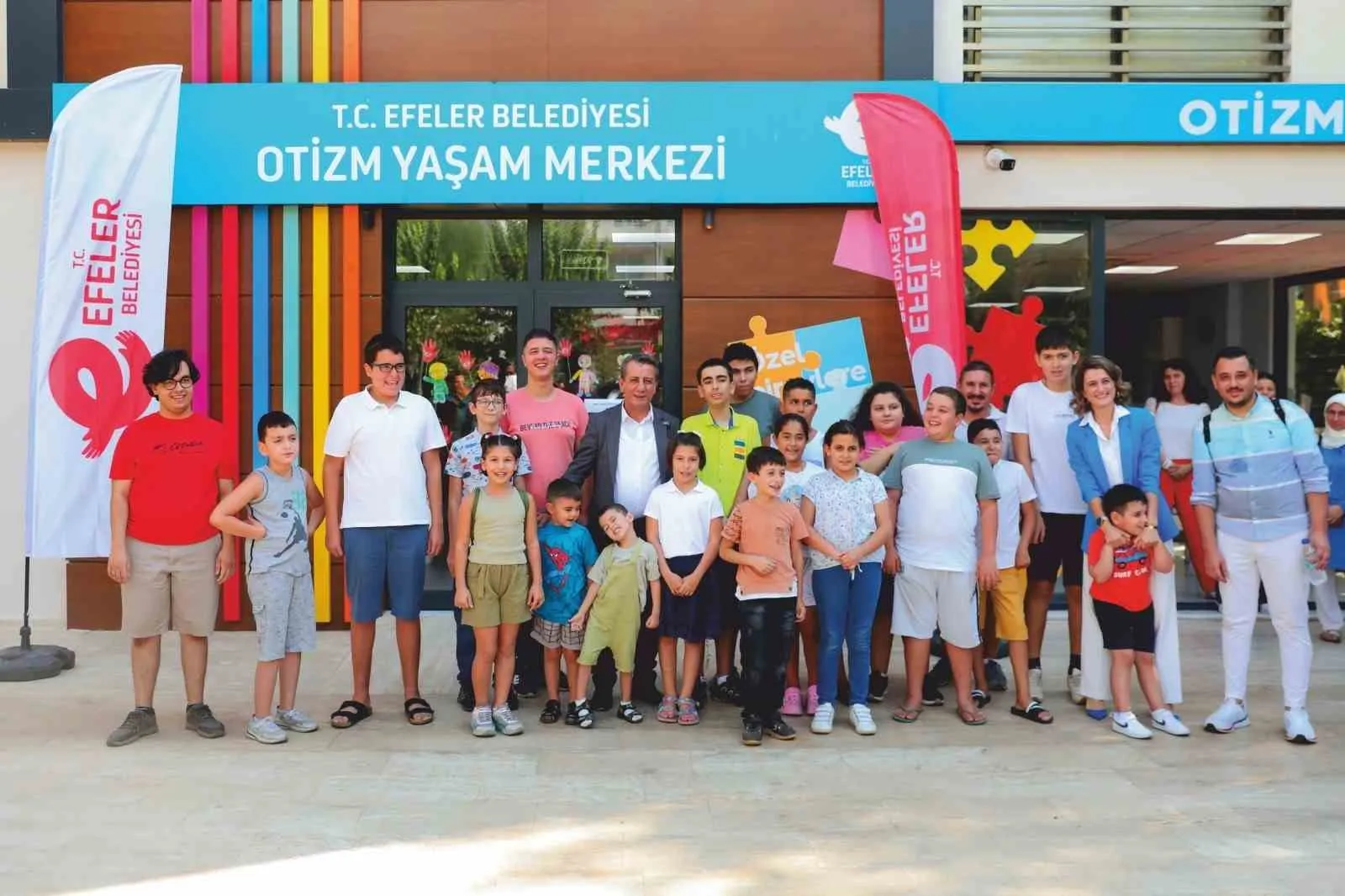 Efeler'de engeller kalkıyor: İşletmeler otizm farkındalığı için kenetlendi