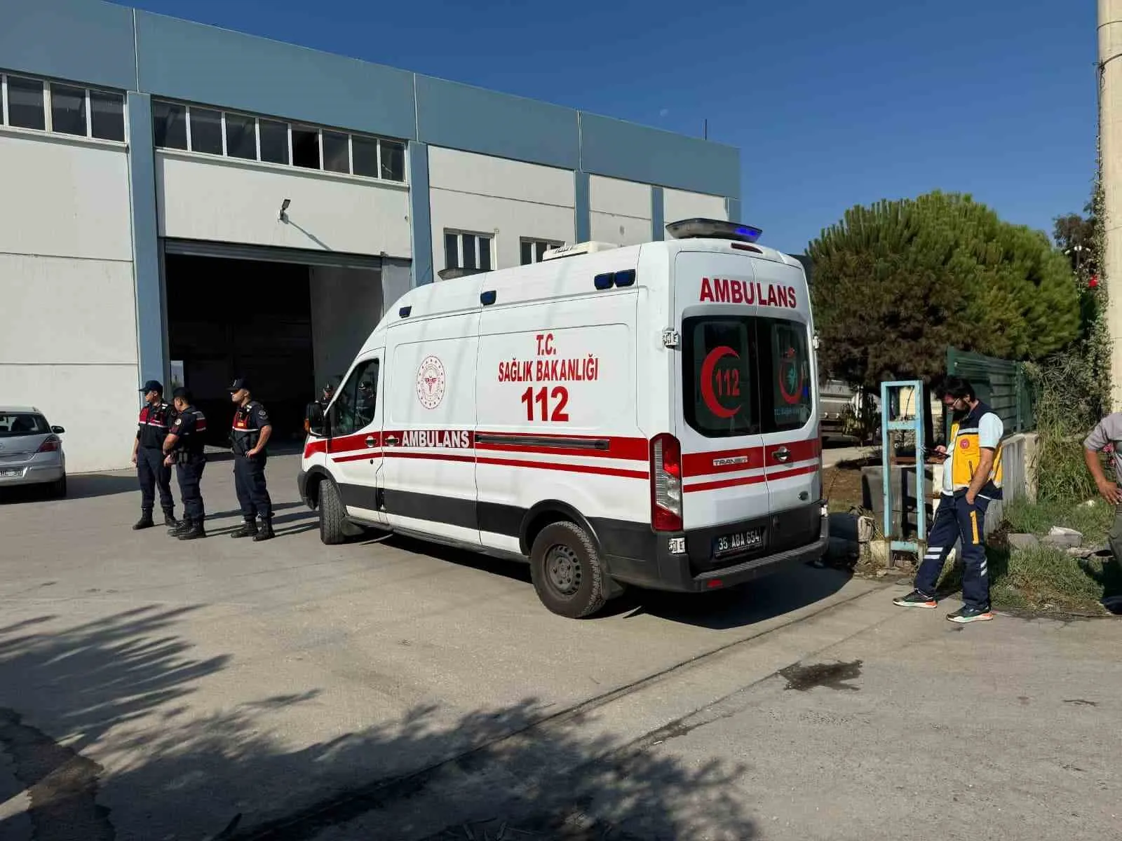 Torbalı’daki fabrikada şiddetli patlama: 3 işçi hastanelik oldu