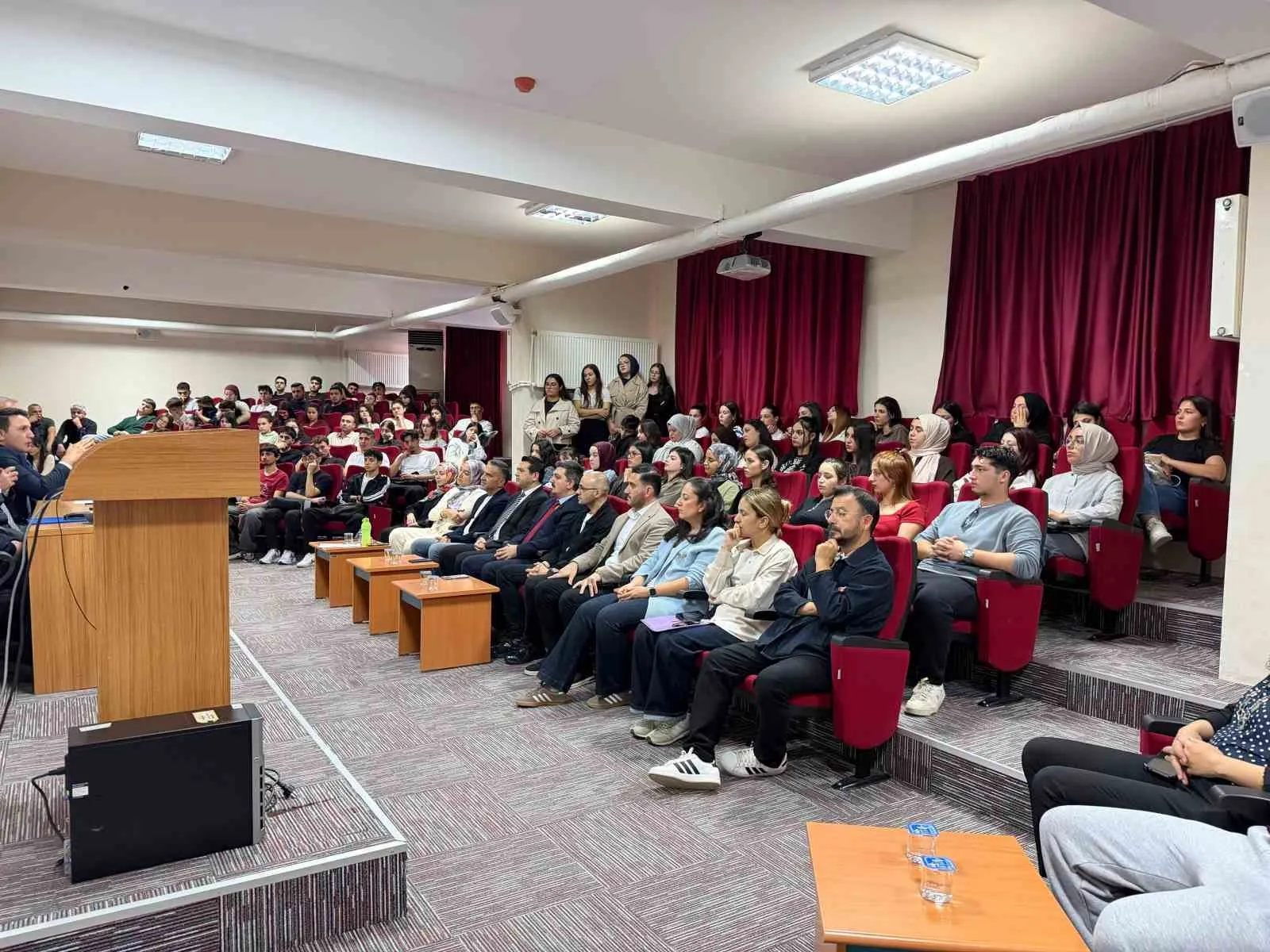 Geleceğin yöneticileri Buharkent’te buluştu: Gençlerden yerel yönetimlere yakın markaj