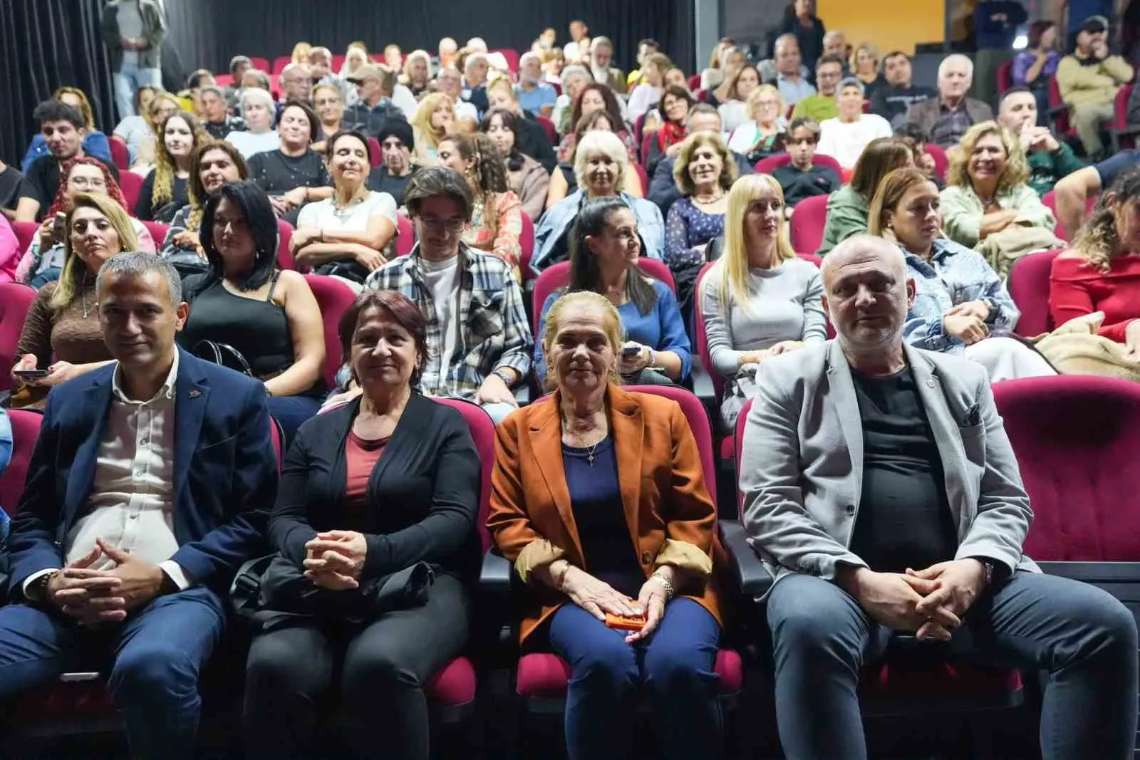 Didim sahnesinde hüzün ve umut buluştu: Gülbahar ile kansere karşı farkındalık