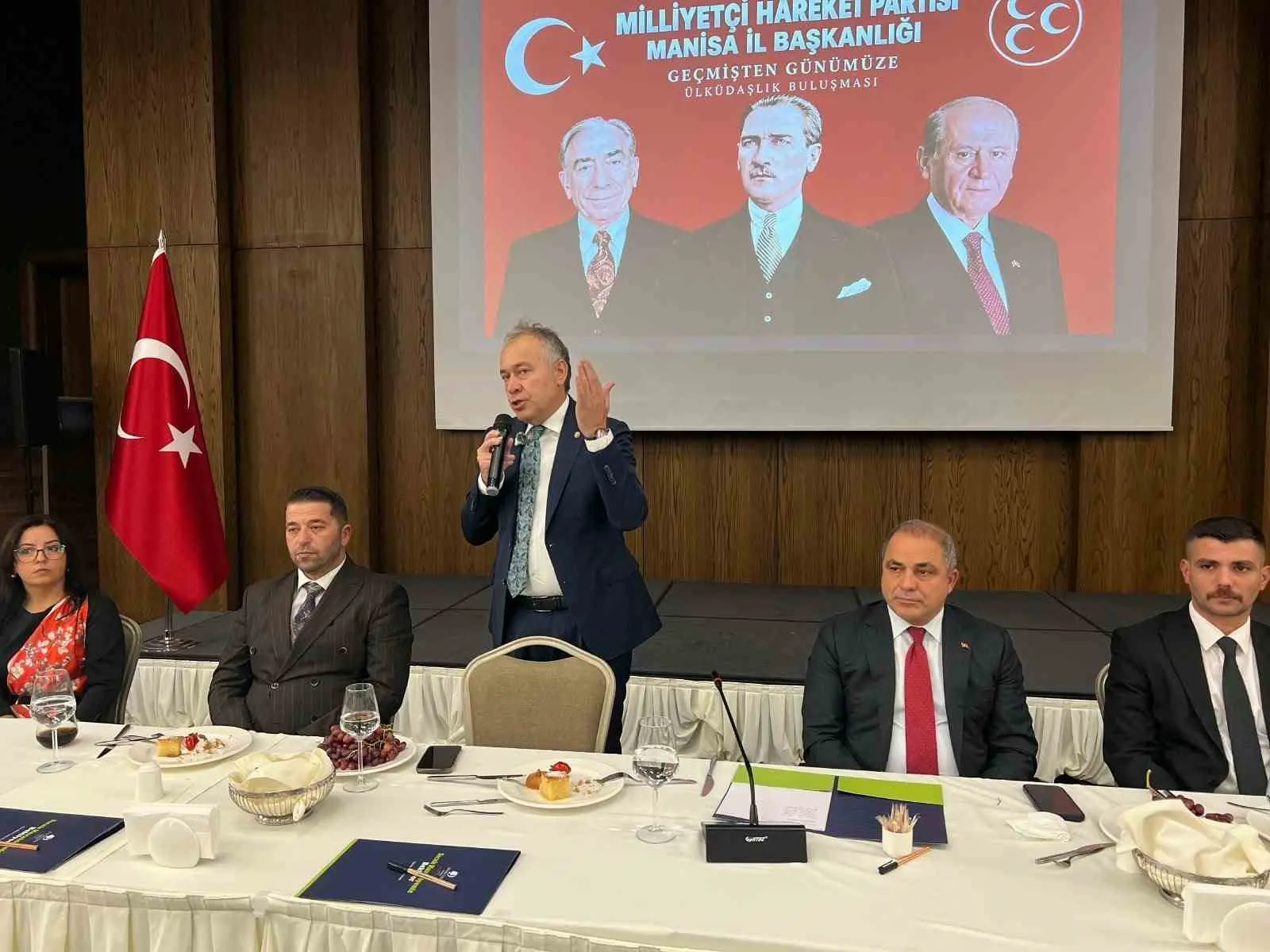 Manisa'da vefa buluşması: MHP'nin dünü ve bugünü aynı sofrada birleşti