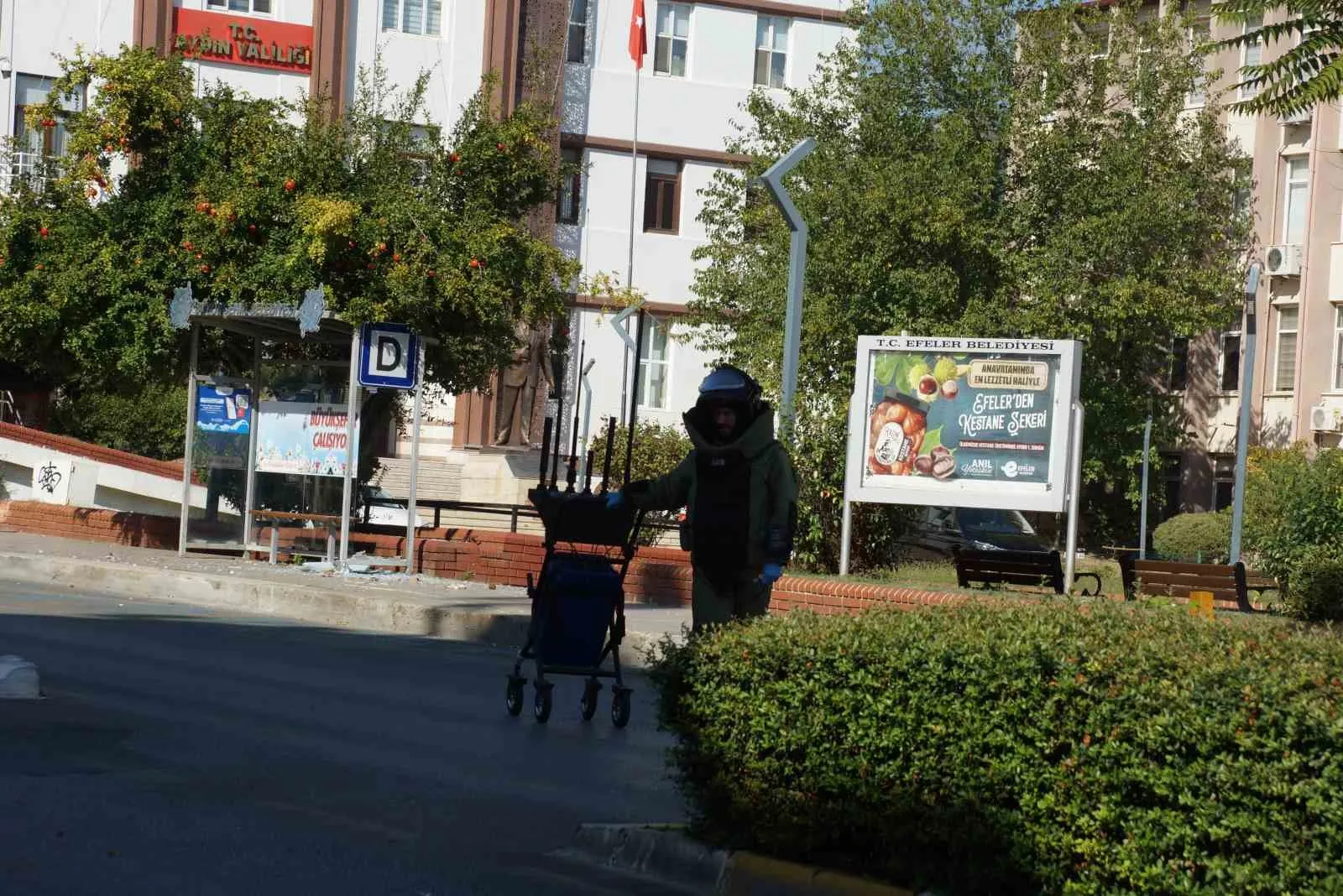 Aydın Adliyesi önünde hareketli dakikalar: Şüpheli paket paniği