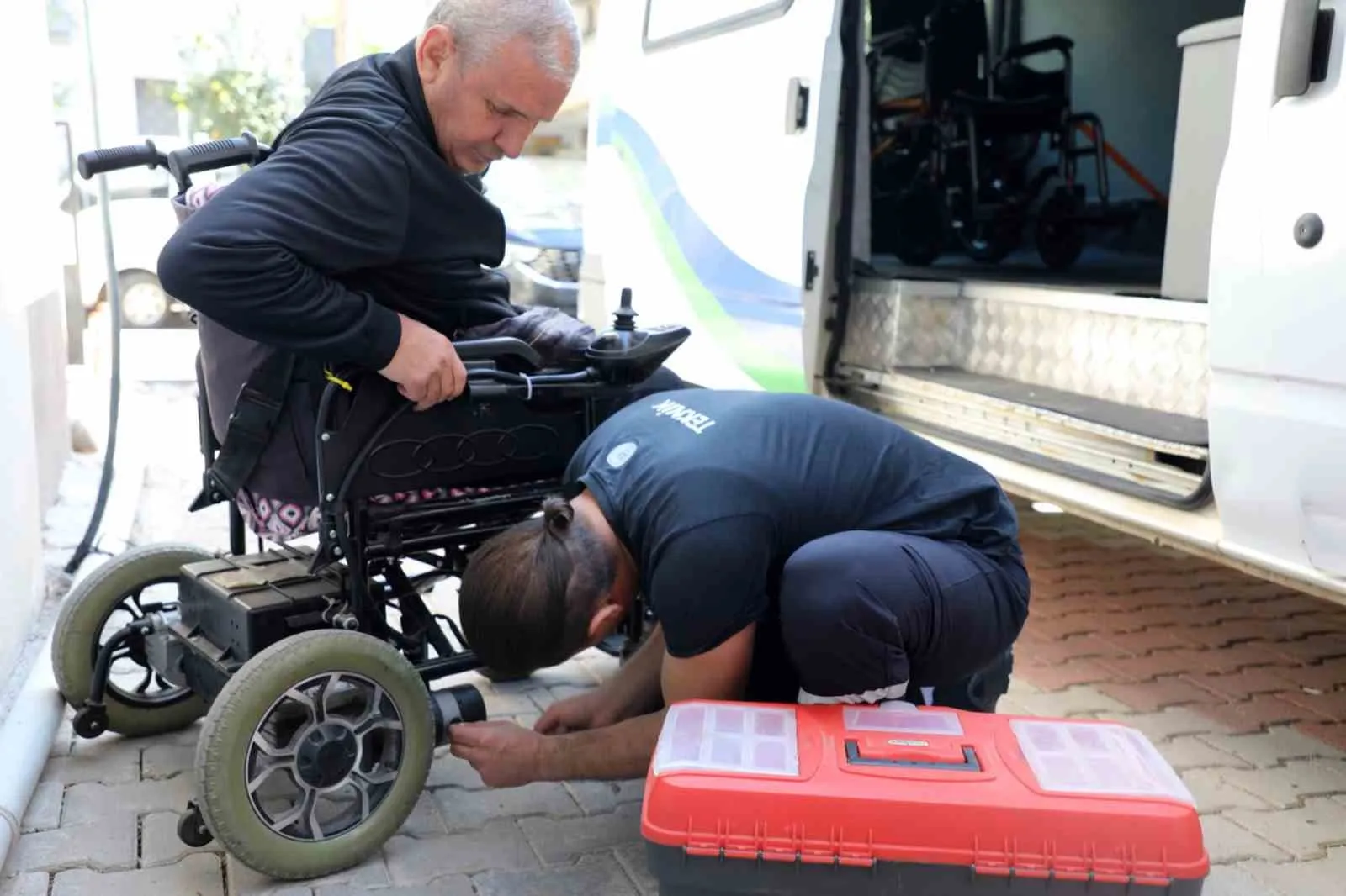 Muğla’da engelleri kaldıran dokunuş: Tekerlekli sandalyeler artık evlerde tamir ediliyor