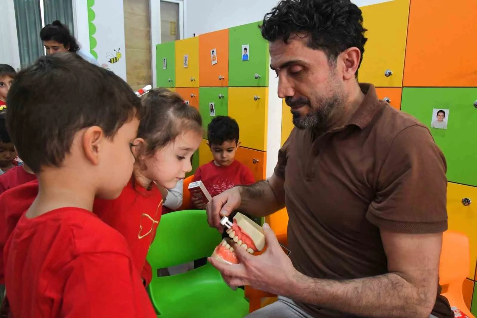 Yunusemre'de miniklerin gülüşleri sağlıkla parlıyor