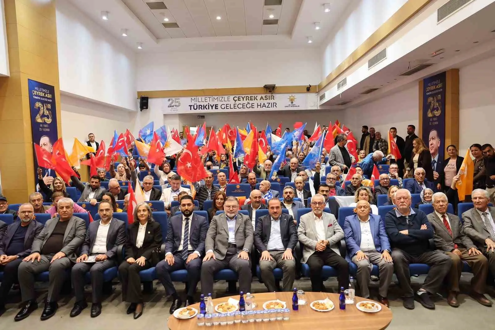 Bilal Saygılı'dan İzmir mesajı: Koltuk kavgasına değil hizmete odaklandık