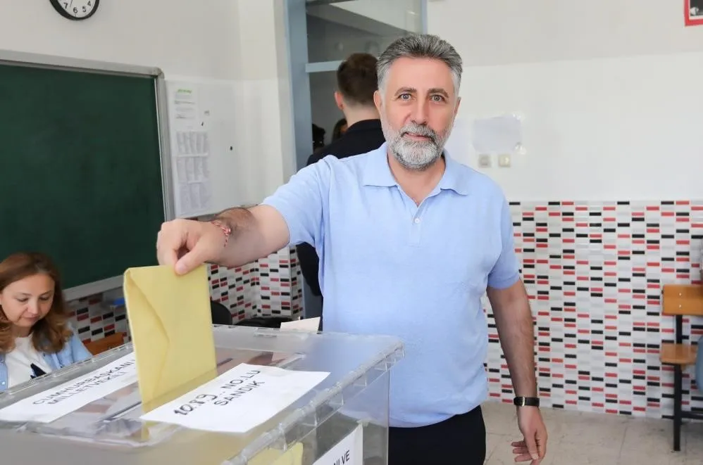 Bayraklı’da şok baskın: Eski başkan Sandal ve 45 kişi gözaltına alındı