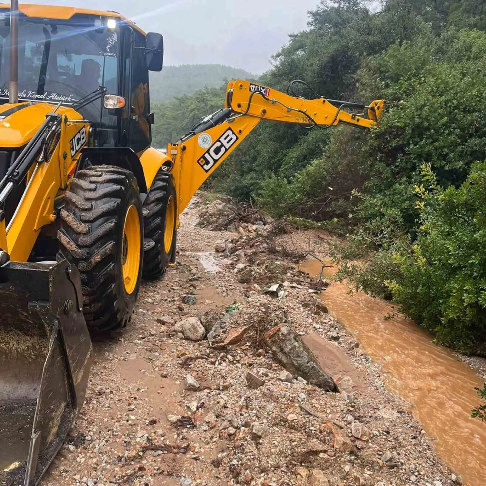 Muğla’da sağanak mesaisi: Ekipler 13 ilçede sahaya indi