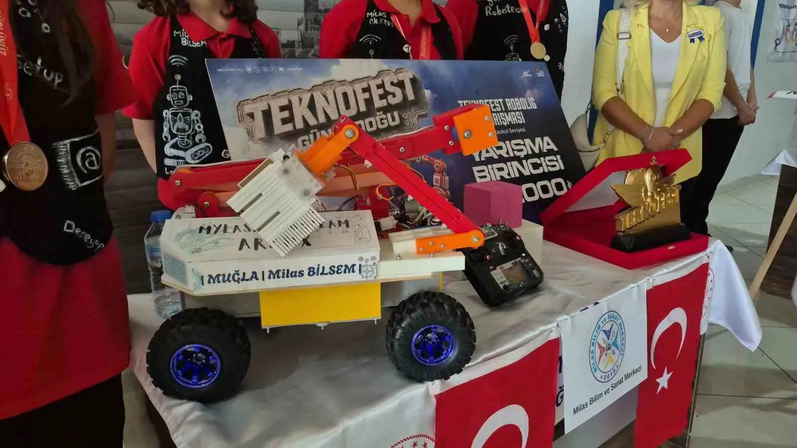 Bodrum’un genç mucitleri savunma sanayisine ışık tuttu