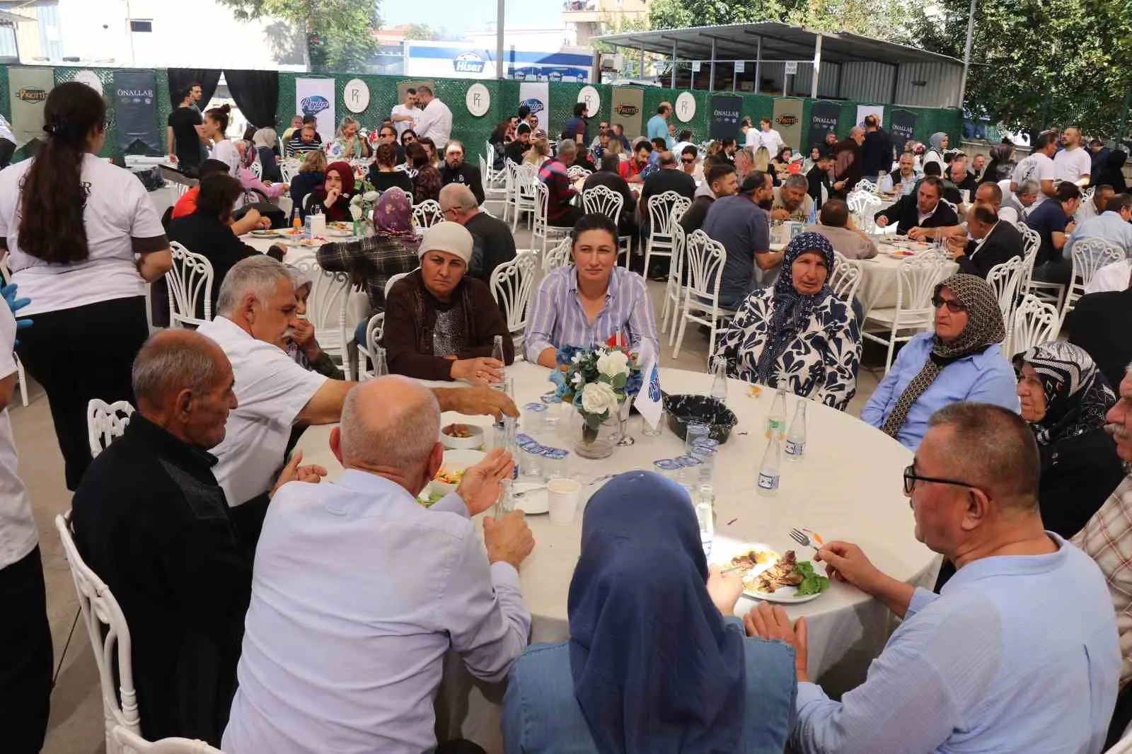 Denizli’de devasa ziyafet: Oltasıyla yakaladığı 1 tonluk balığı misafirlerine ikram etti
