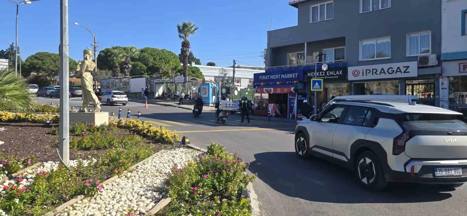 Çeşme trafiğinde yaya önceliği denetimi: Kurallara uymayan sürücülere geçit yok