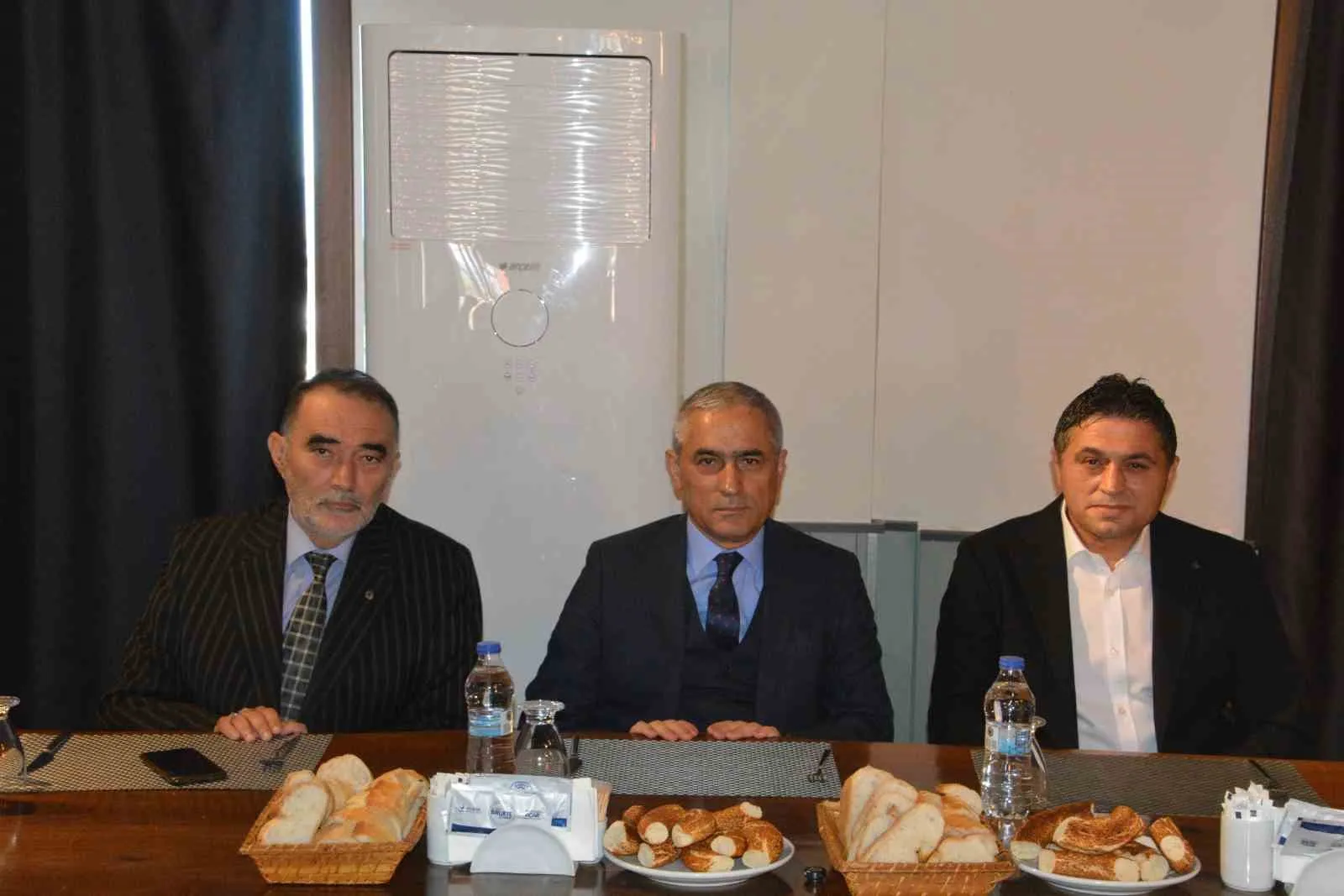 48 yıllık emeğinin karşılığını vatanına adadı: İmamdan duygulandıran bağış