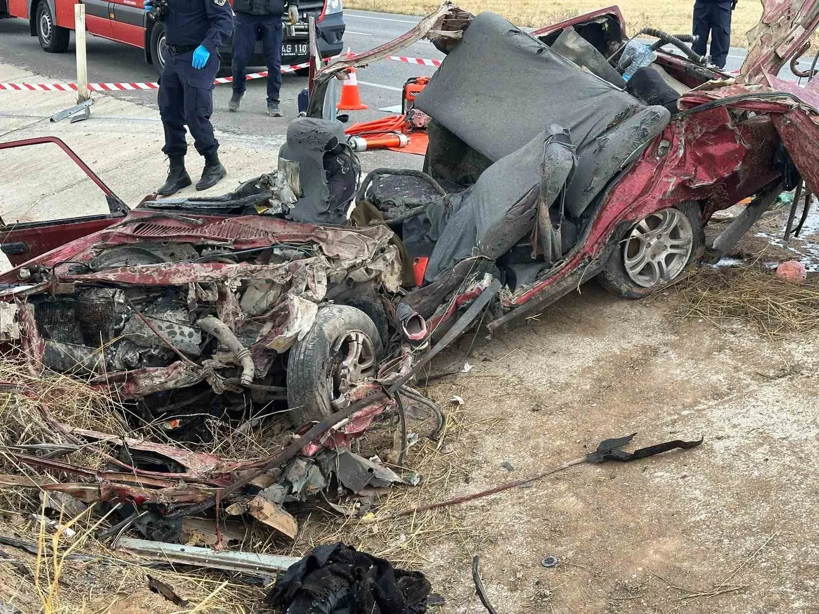 Uşak yolunda acı bilanço: Aynı aileden üç kişi feci kazada can verdi