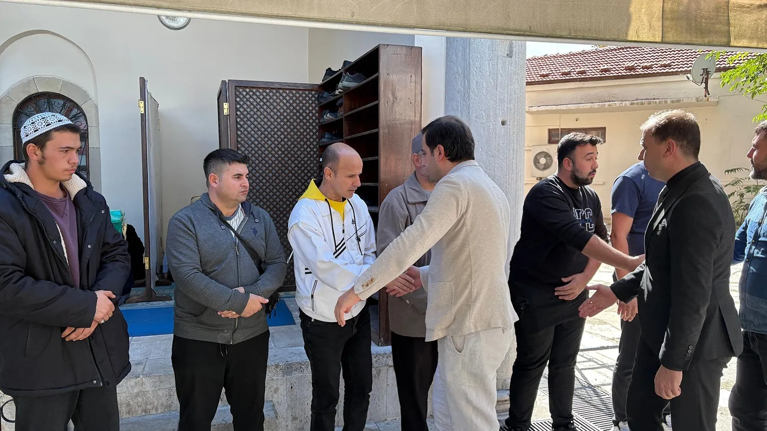 Kula’da yangın dehşeti: Alevlerin arasında fenalaşan ev sahibi kurtarılamadı