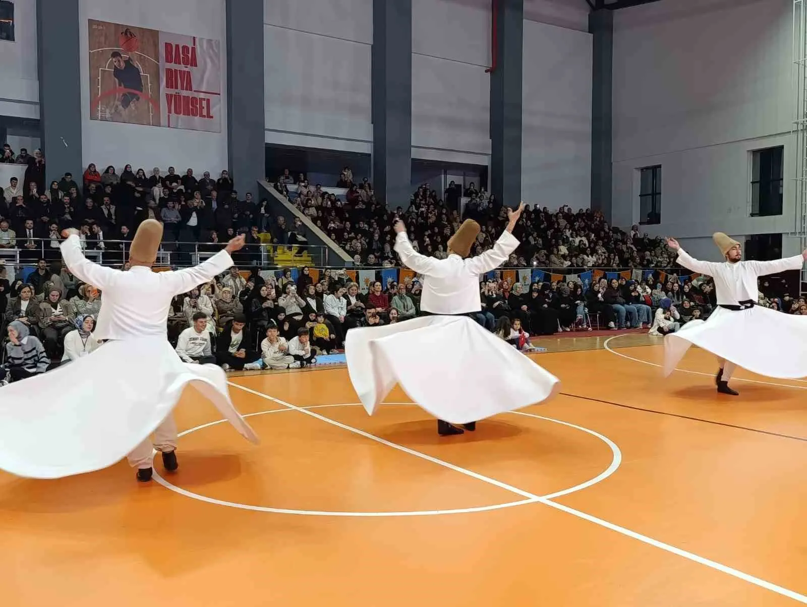 Salihli’de salonlara sığmayan coşku: Gönüller tasavvufla birleşti