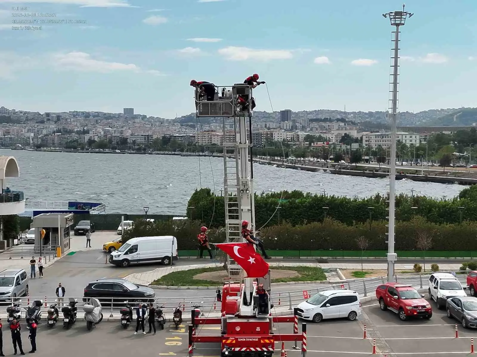 İzmir Körfezi'nde nefes kesen tatbikat: Denizde yangına karşı tam donanımlı önlem