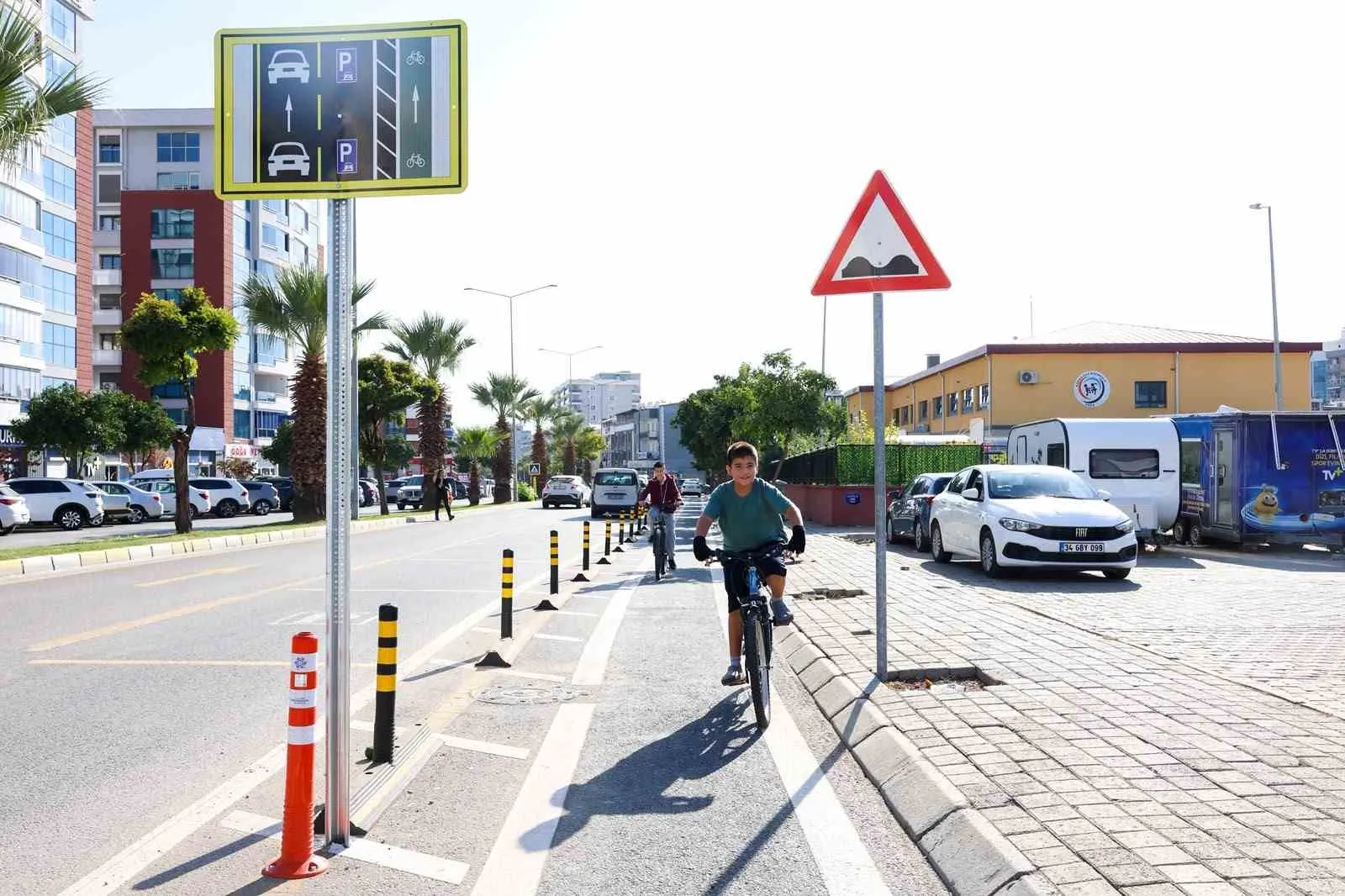 Efeler’de pedallar özgürlüğe çevrildi: Yeni bisiklet yolları tam not aldı