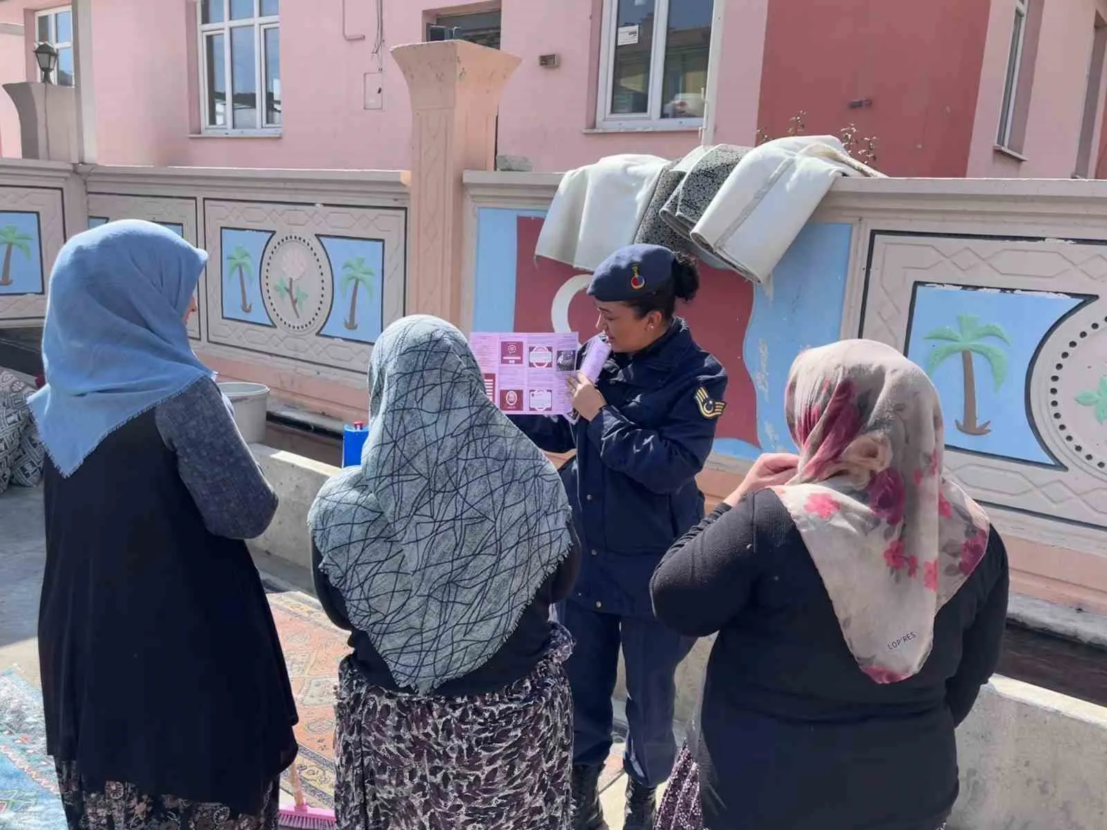 İscehisar’da jandarmadan farkındalık seferberliği: Kadına yönelik şiddete karşı dijital kalkan