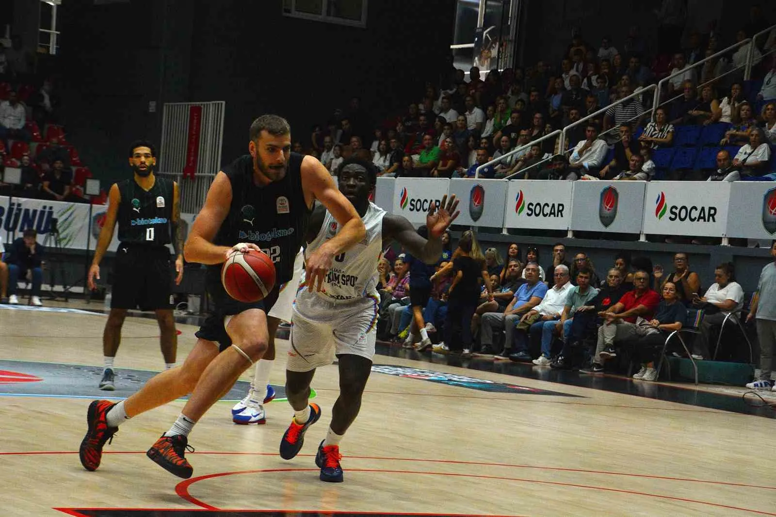 Aliağa’da nefes kesen düello: Körfez Basket son saniyede güldü