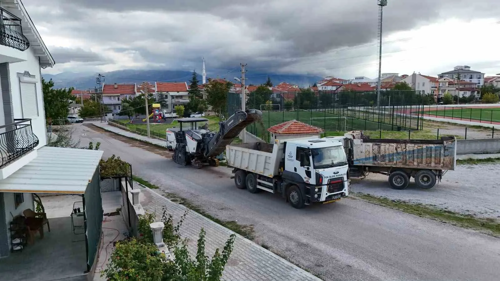 Bolvadin’de asfalt mesaisi: 12 sokak baştan aşağı yenileniyor