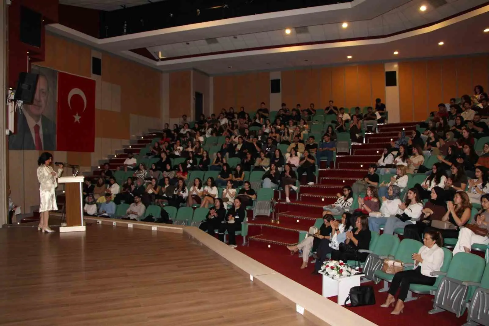 ADÜ’de yeni dönem heyecanı: Öğrencilere kampüs yaşamının anahtarı verildi