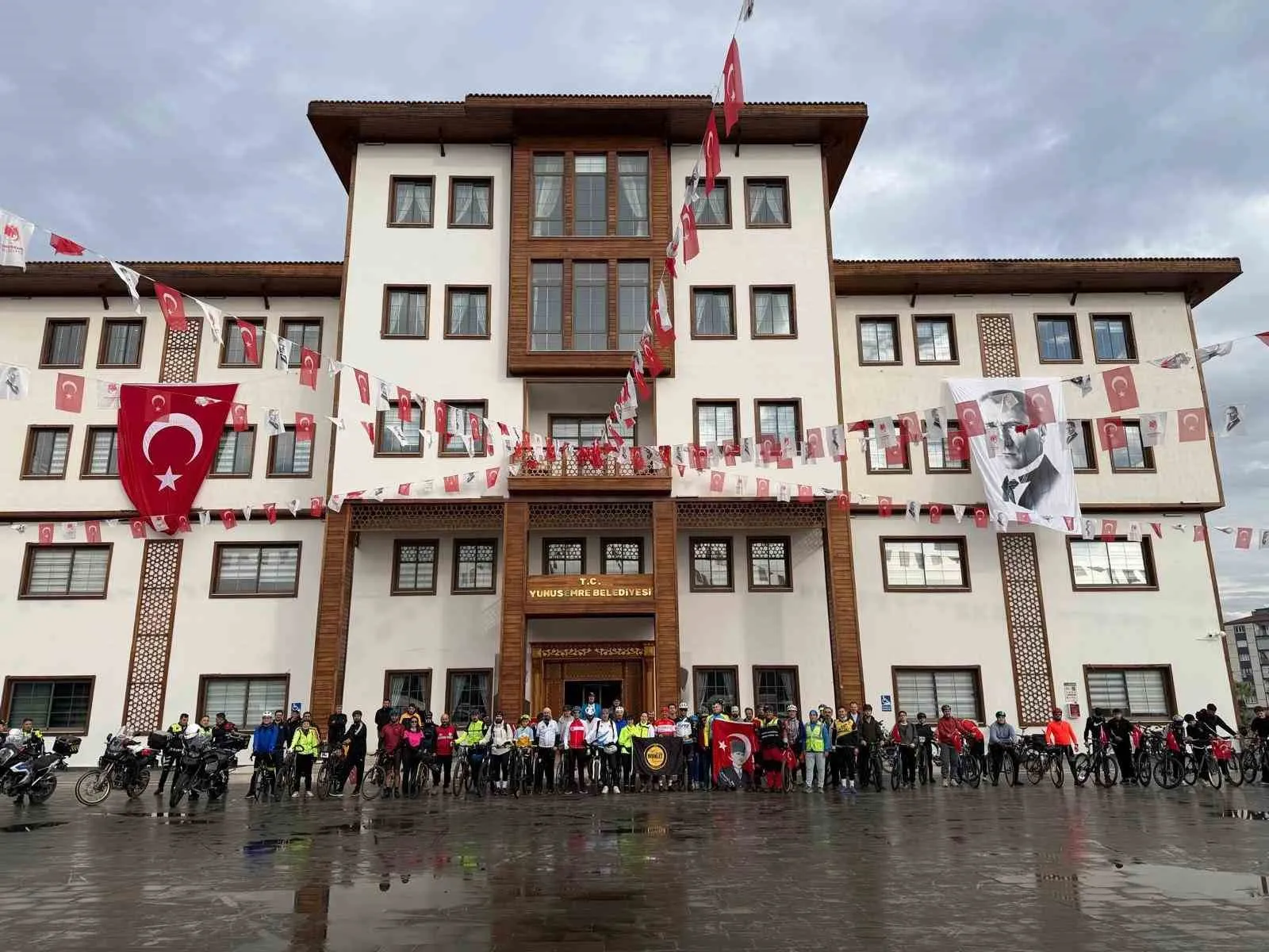 Manisa yollarında Cumhuriyet maratonu: 103 kilometrelik anlamlı sürüş