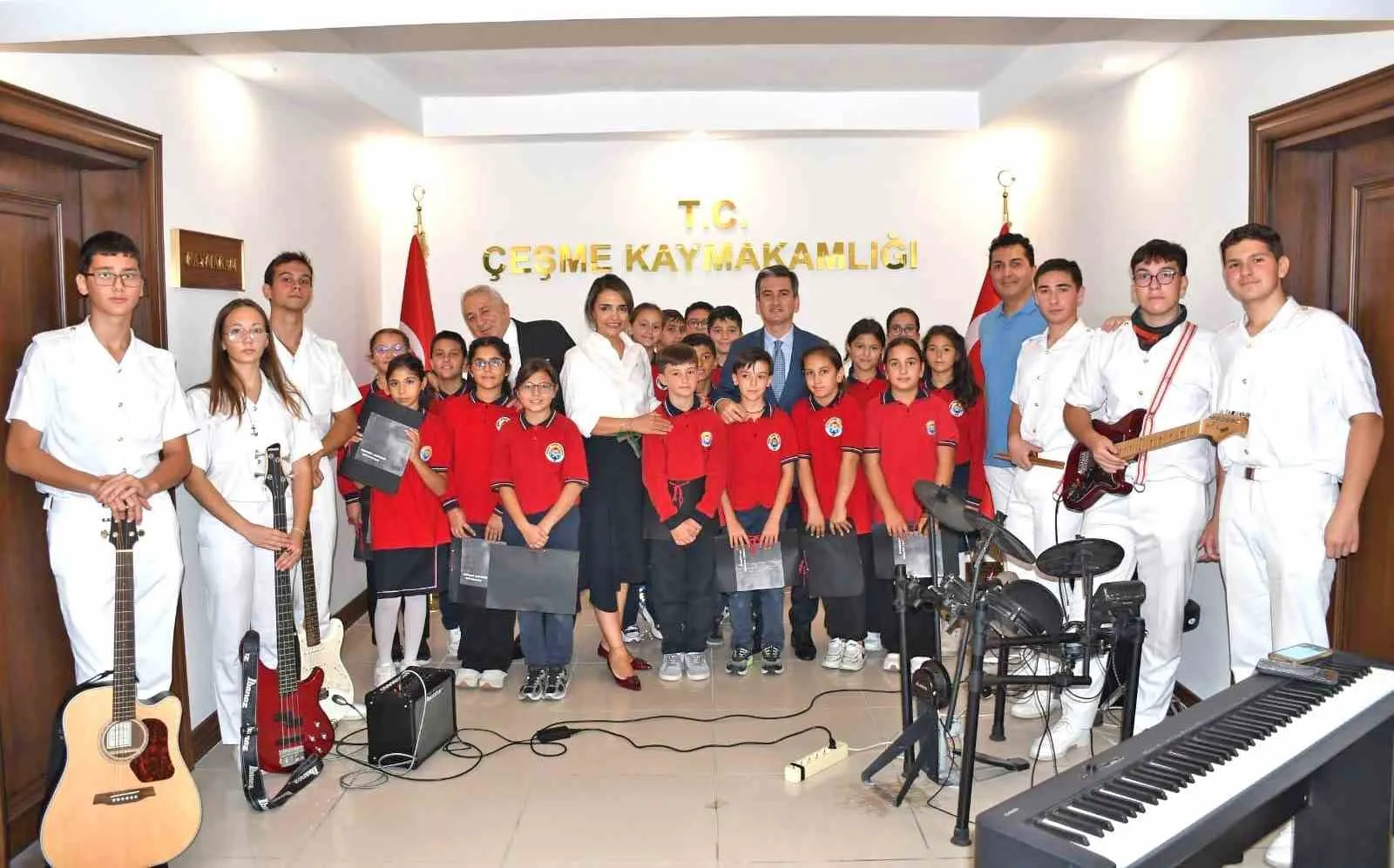 Çeşme’de sanatın adresi bu kez kaymakamlık koridorları oldu