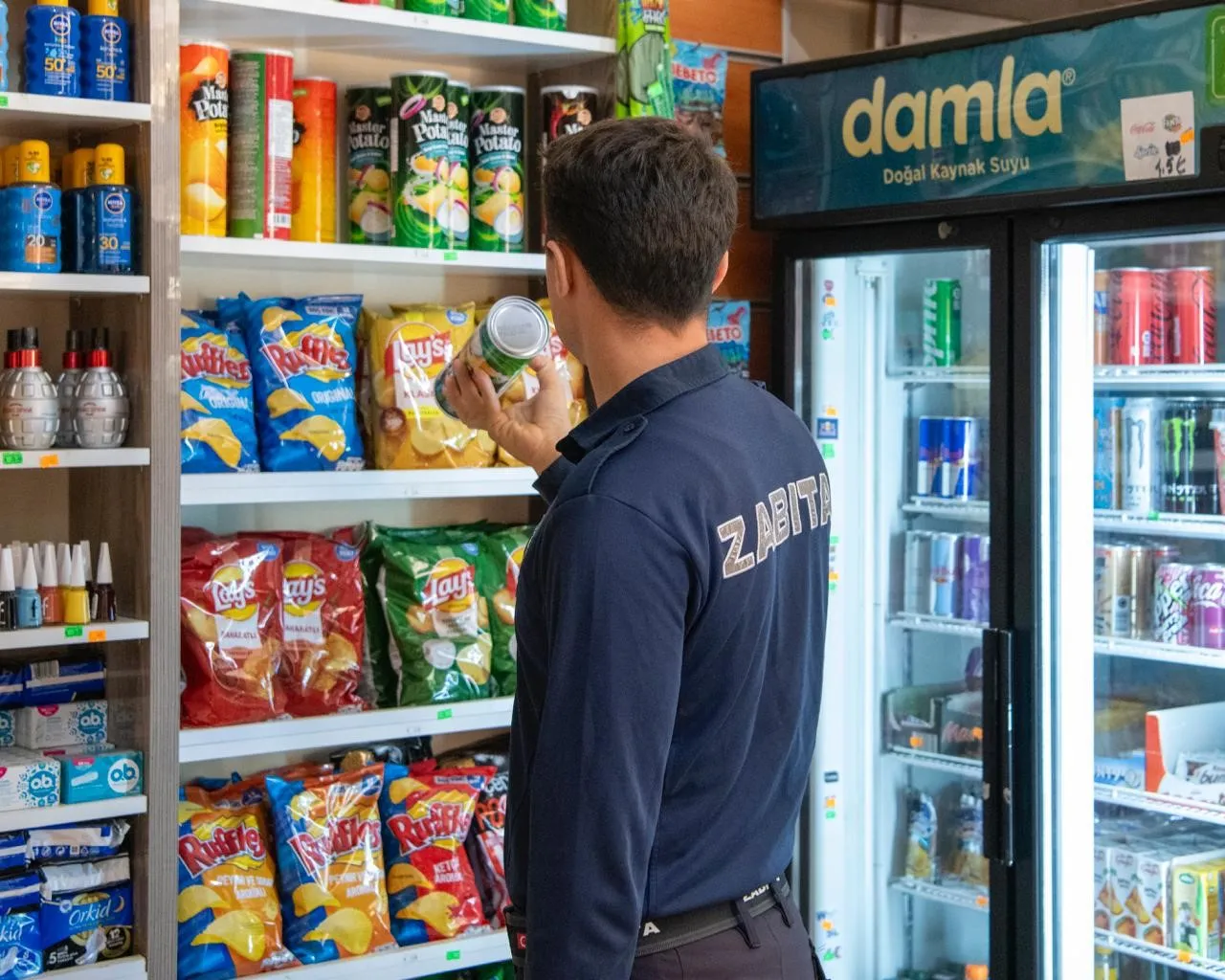 Kuşadası’nda tüketiciyi koruma mesaisi: Fiyat etiketlerine yakın takip