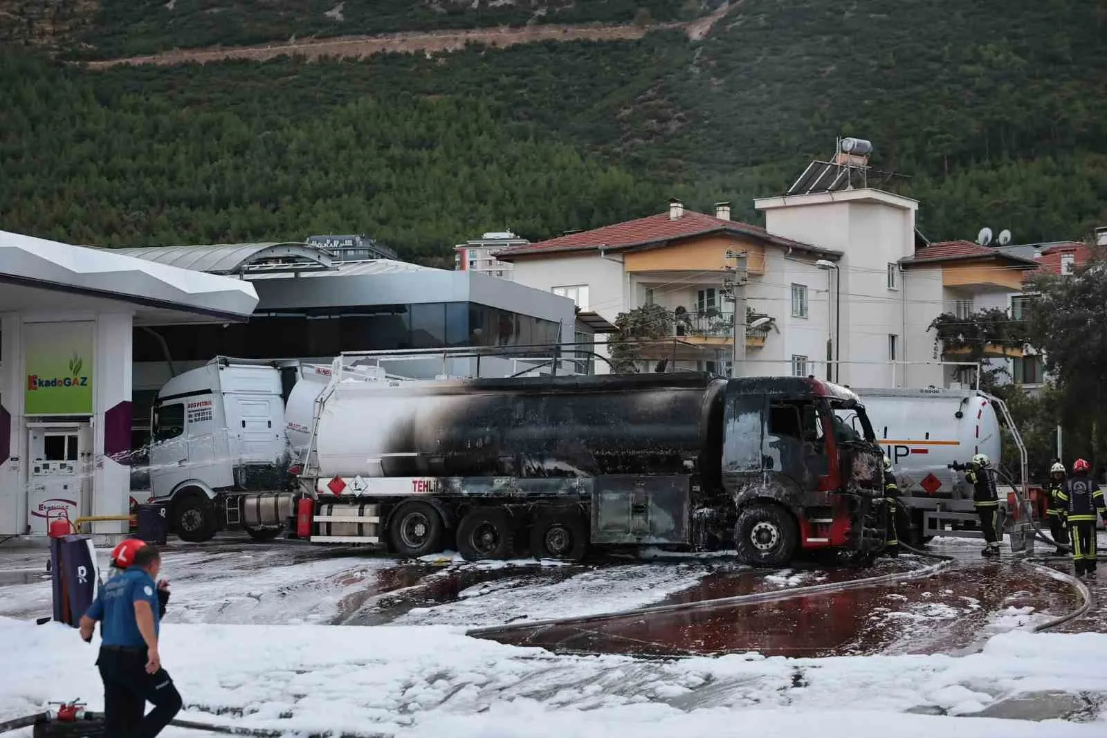 Denizli'de korkutan yangın sonrası Başkan Çavuşoğlu'ndan destek ziyareti