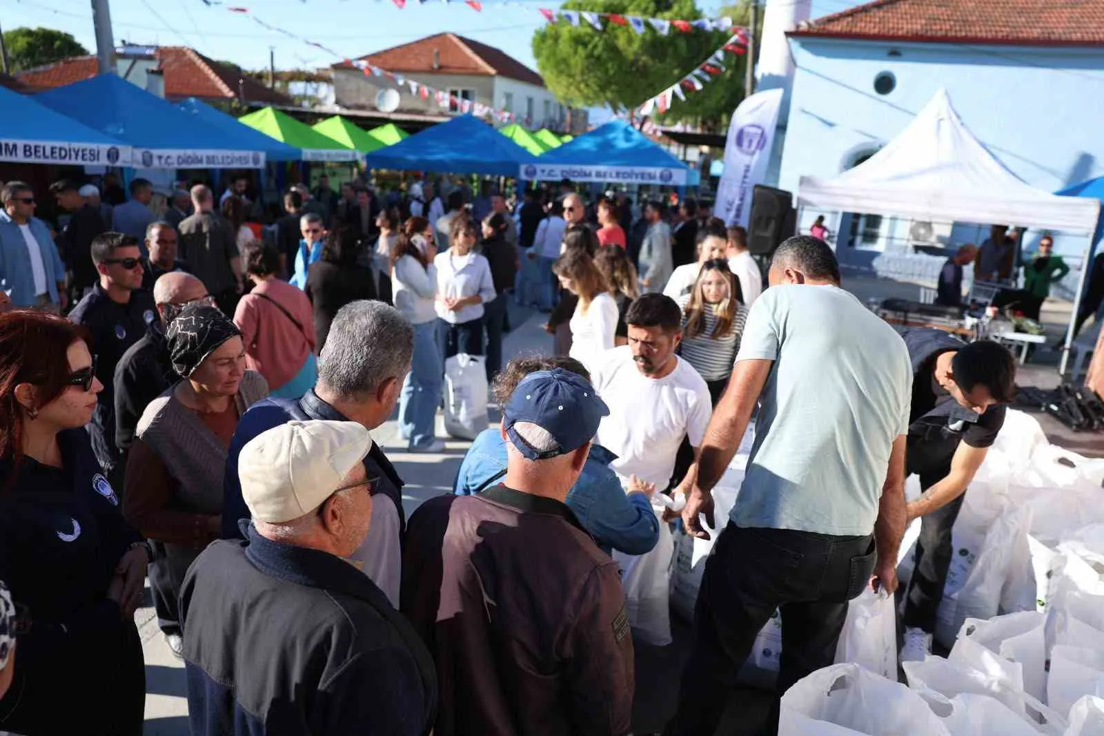 Didim’de toprak bereketi şenlikle taçlandı: Üreticinin emeği dört gün boyunca sahnedeydi