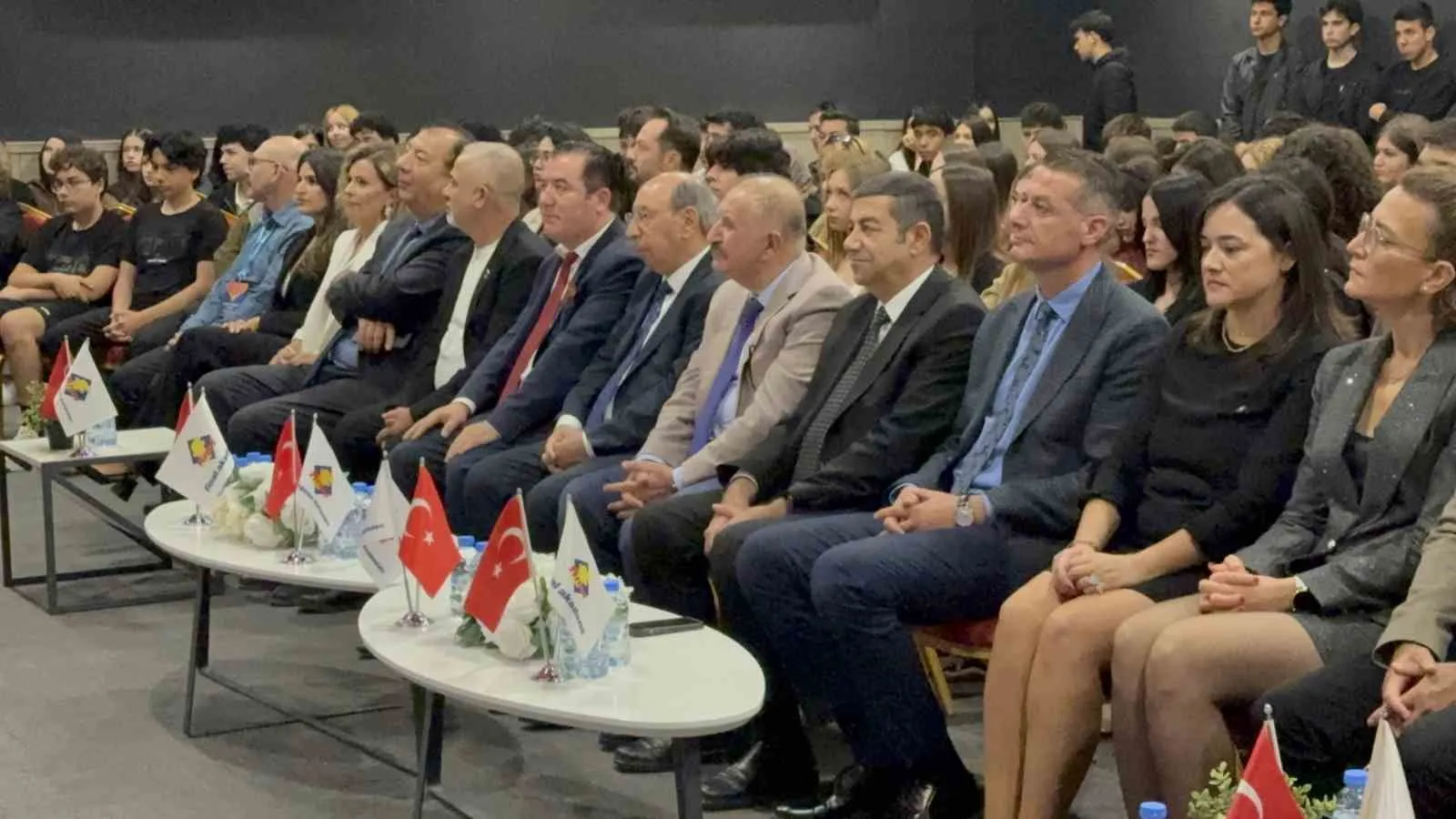 İbrahim Taşel’den gençlere küresel vizyon çağrısı: Rüzgara göre değil, rotanıza göre ilerleyin